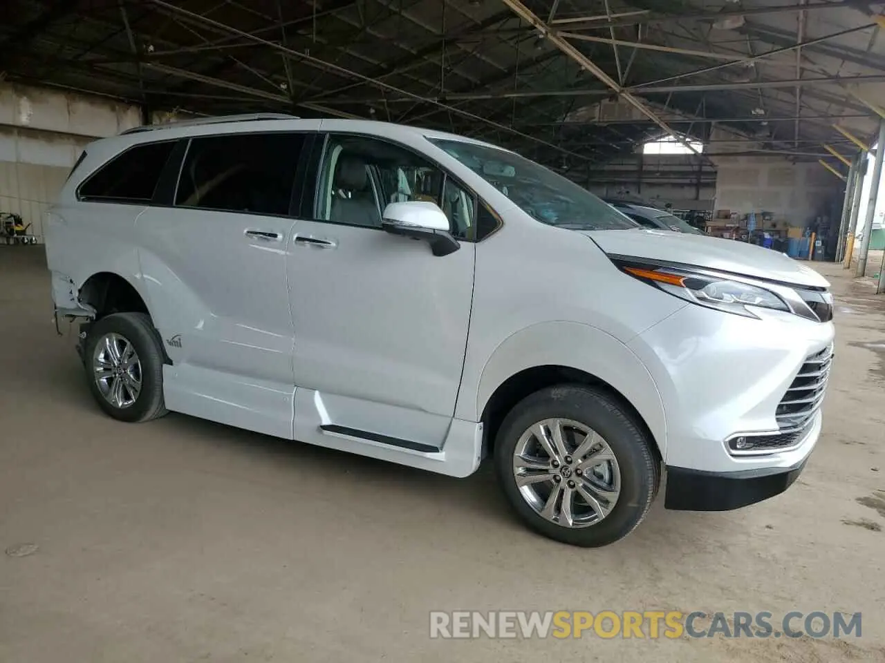 4 Photograph of a damaged car 5TDESKFC4PS095831 TOYOTA SIENNA 2023