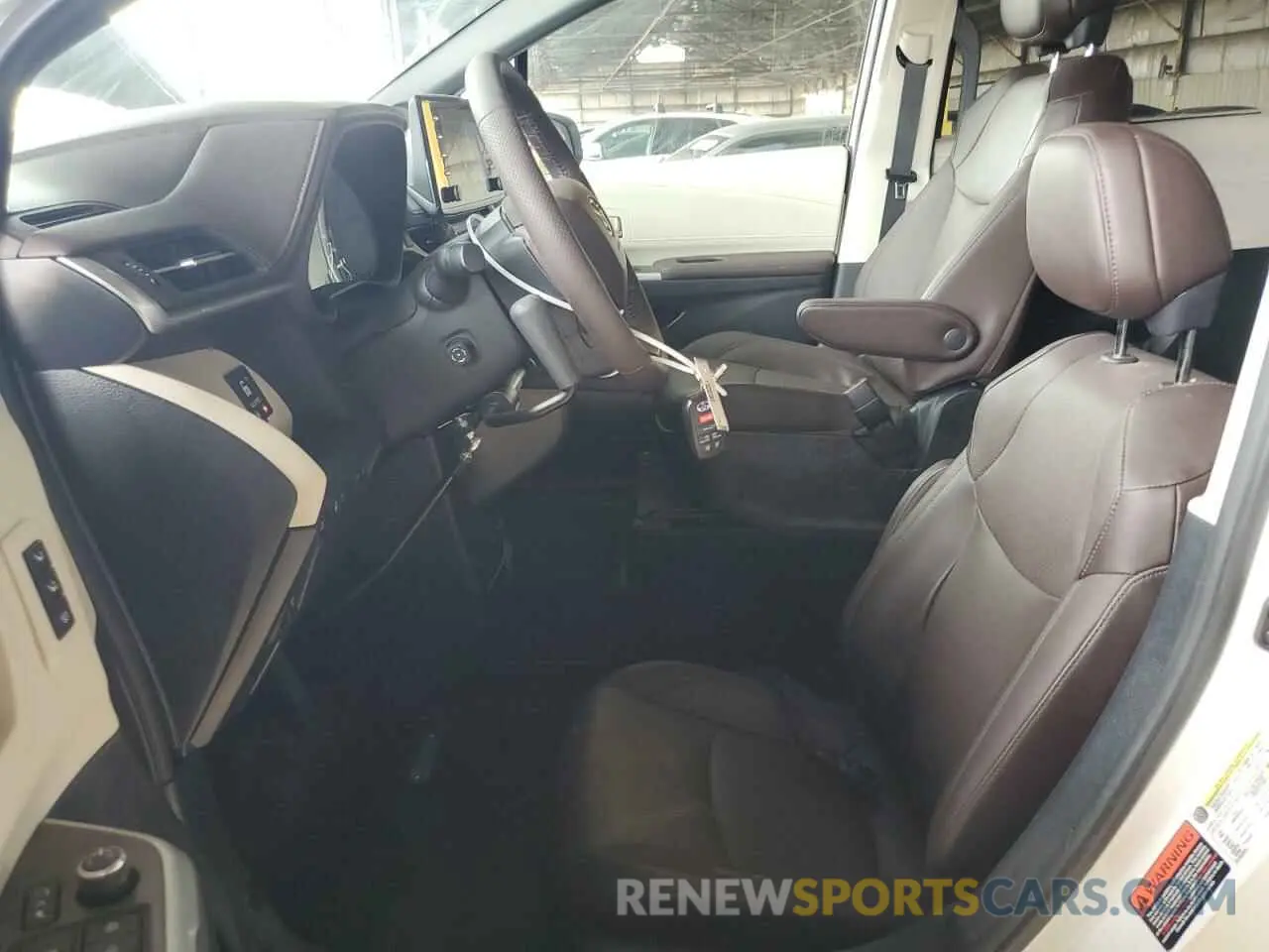 7 Photograph of a damaged car 5TDESKFC4PS095831 TOYOTA SIENNA 2023