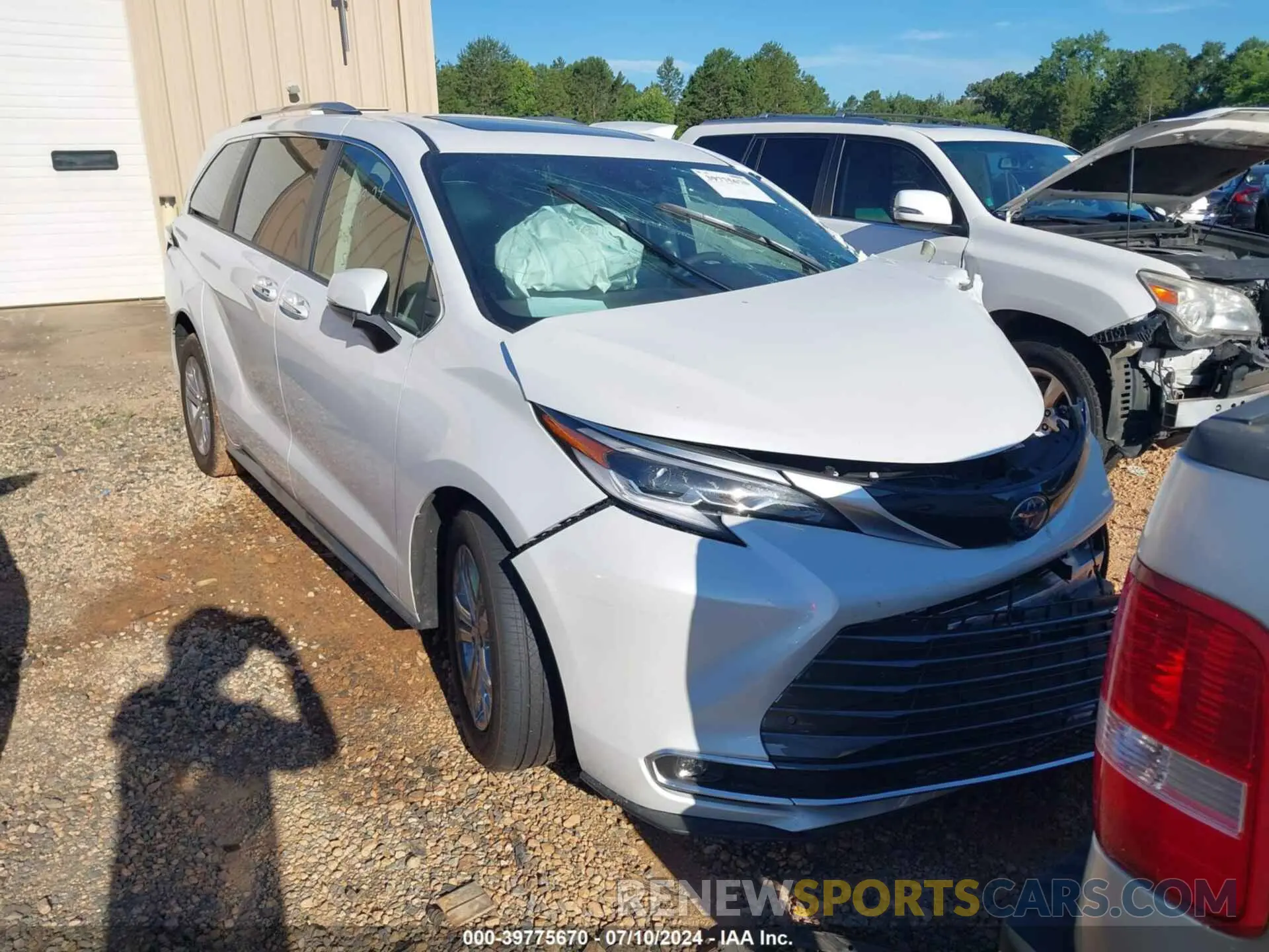 1 Photograph of a damaged car 5TDESKFC4PS107444 TOYOTA SIENNA 2023