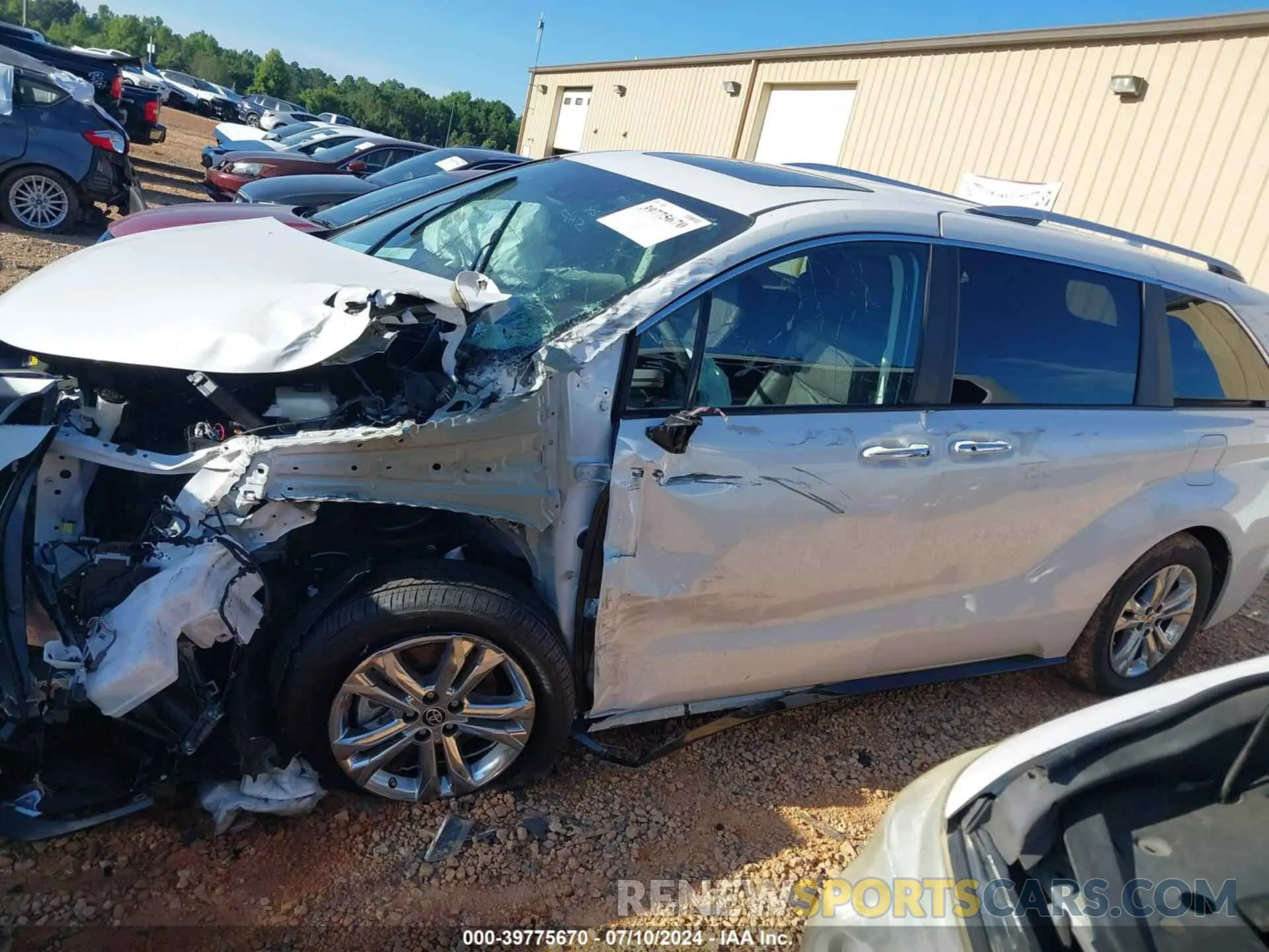 14 Photograph of a damaged car 5TDESKFC4PS107444 TOYOTA SIENNA 2023