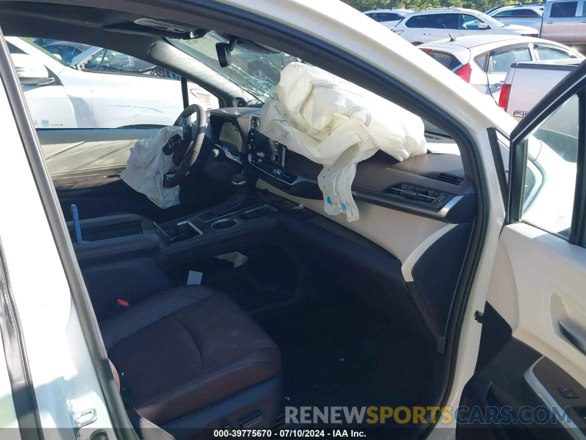 5 Photograph of a damaged car 5TDESKFC4PS107444 TOYOTA SIENNA 2023