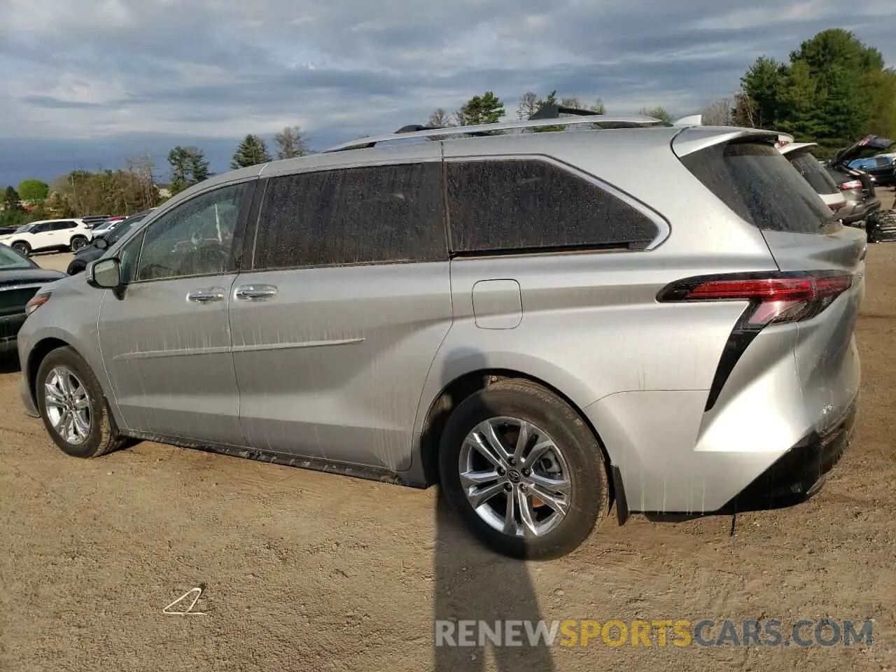 2 Photograph of a damaged car 5TDESKFC5PS079072 TOYOTA SIENNA 2023