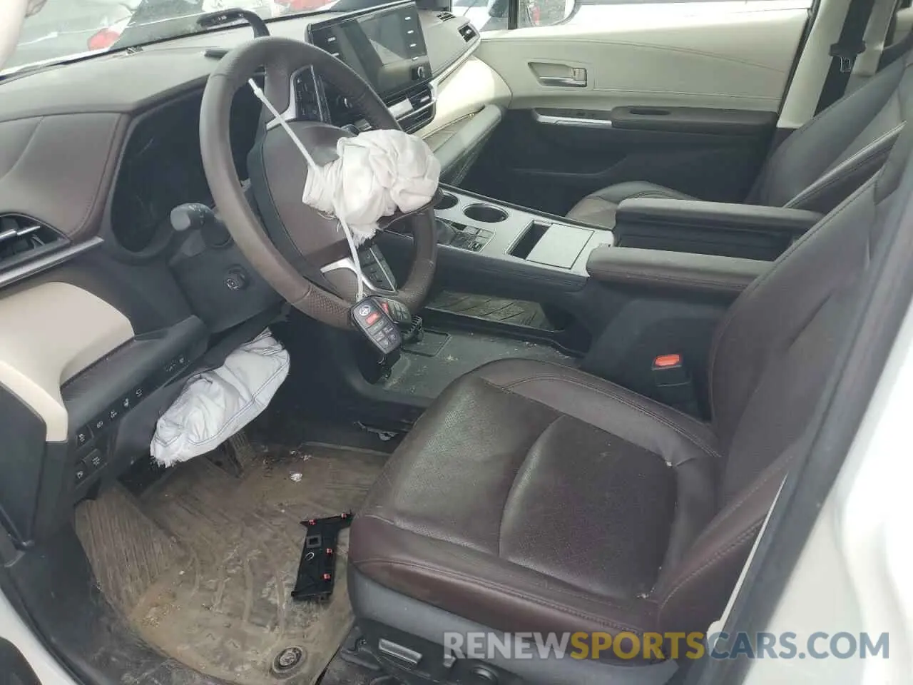7 Photograph of a damaged car 5TDESKFC5PS098477 TOYOTA SIENNA 2023