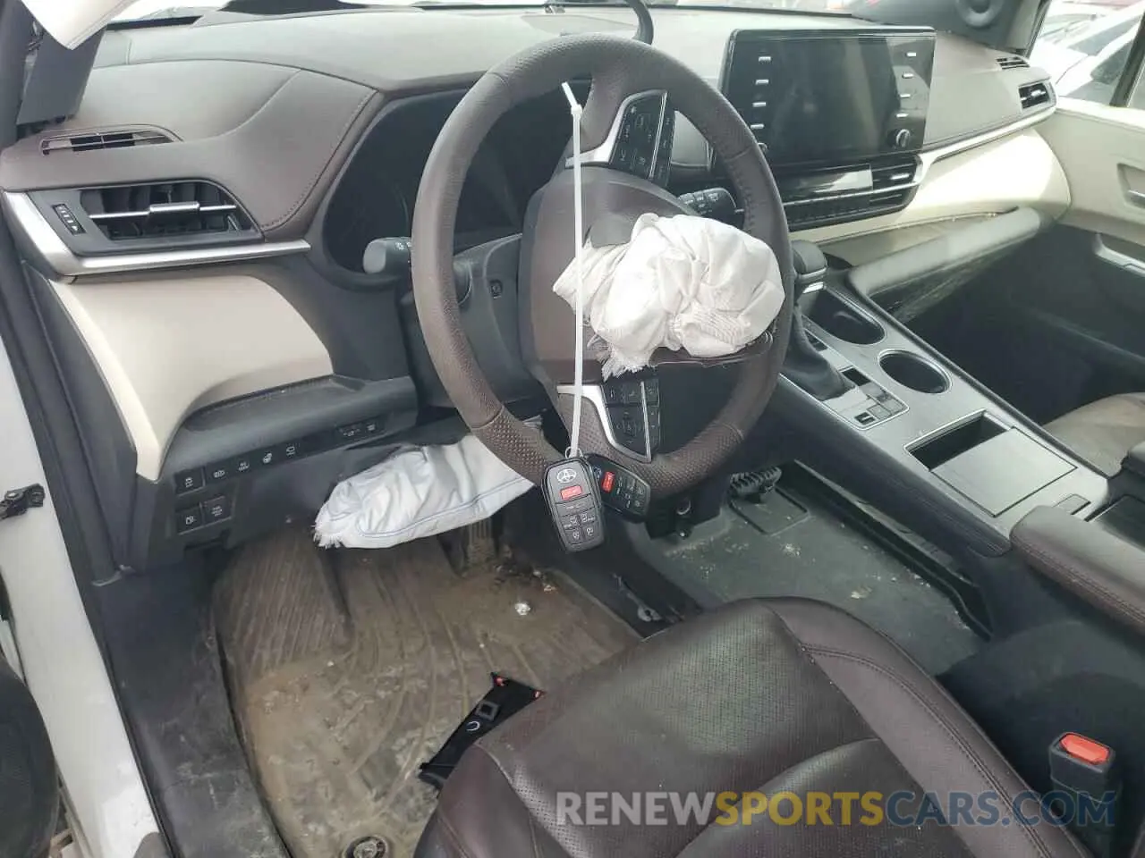 8 Photograph of a damaged car 5TDESKFC5PS098477 TOYOTA SIENNA 2023