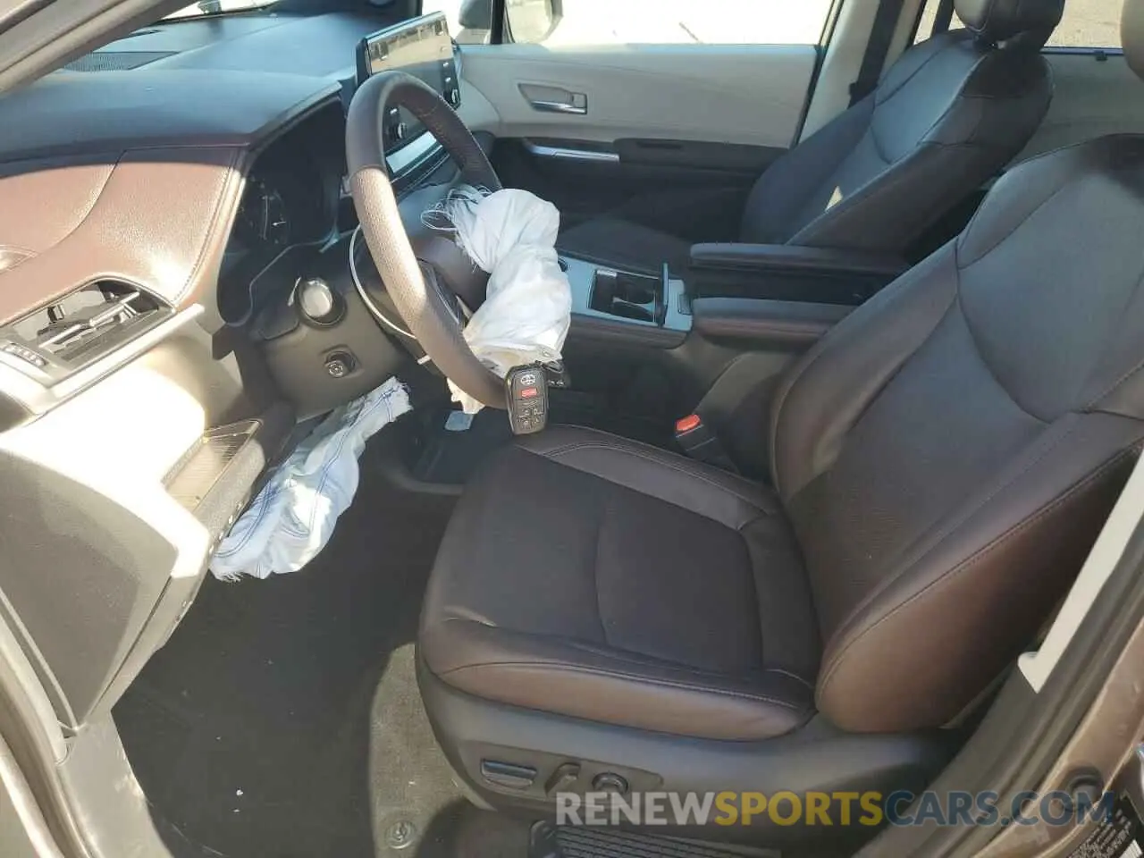 7 Photograph of a damaged car 5TDESKFC9PS096960 TOYOTA SIENNA 2023