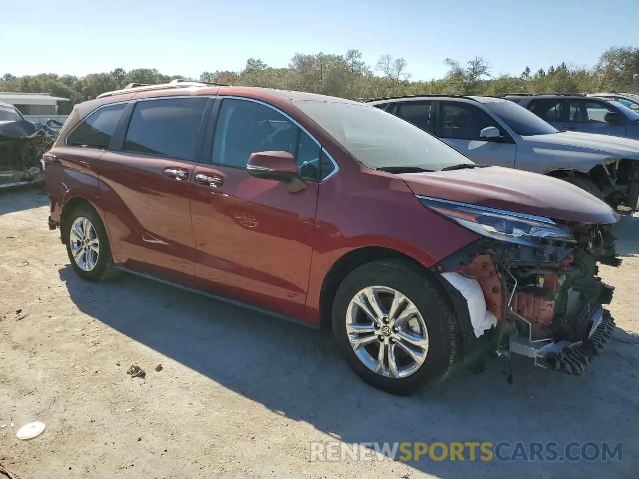 4 Photograph of a damaged car 5TDESKFCXPS092738 TOYOTA SIENNA 2023