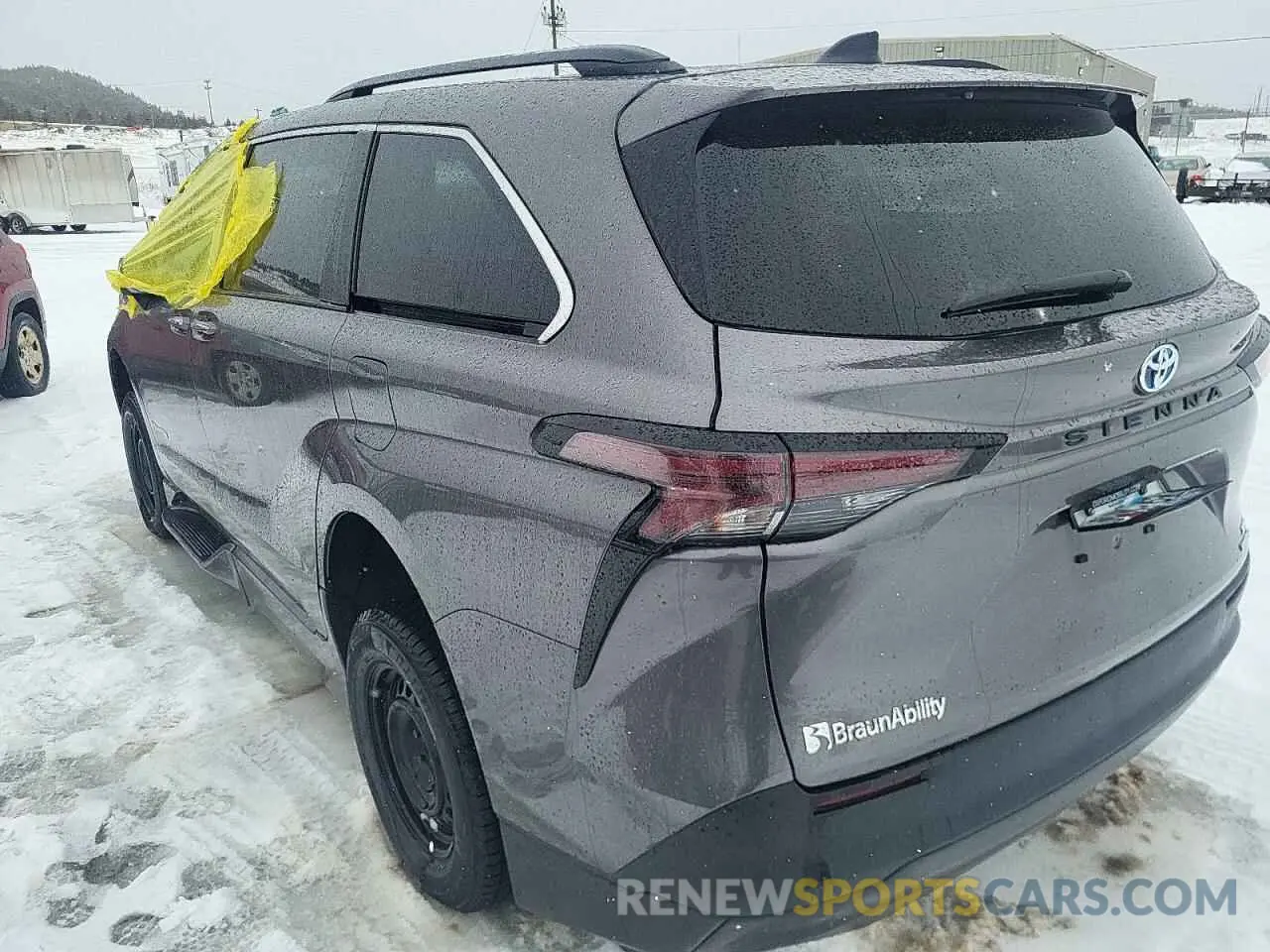 2 Photograph of a damaged car 5TDGRKEC5PS168839 TOYOTA SIENNA 2023