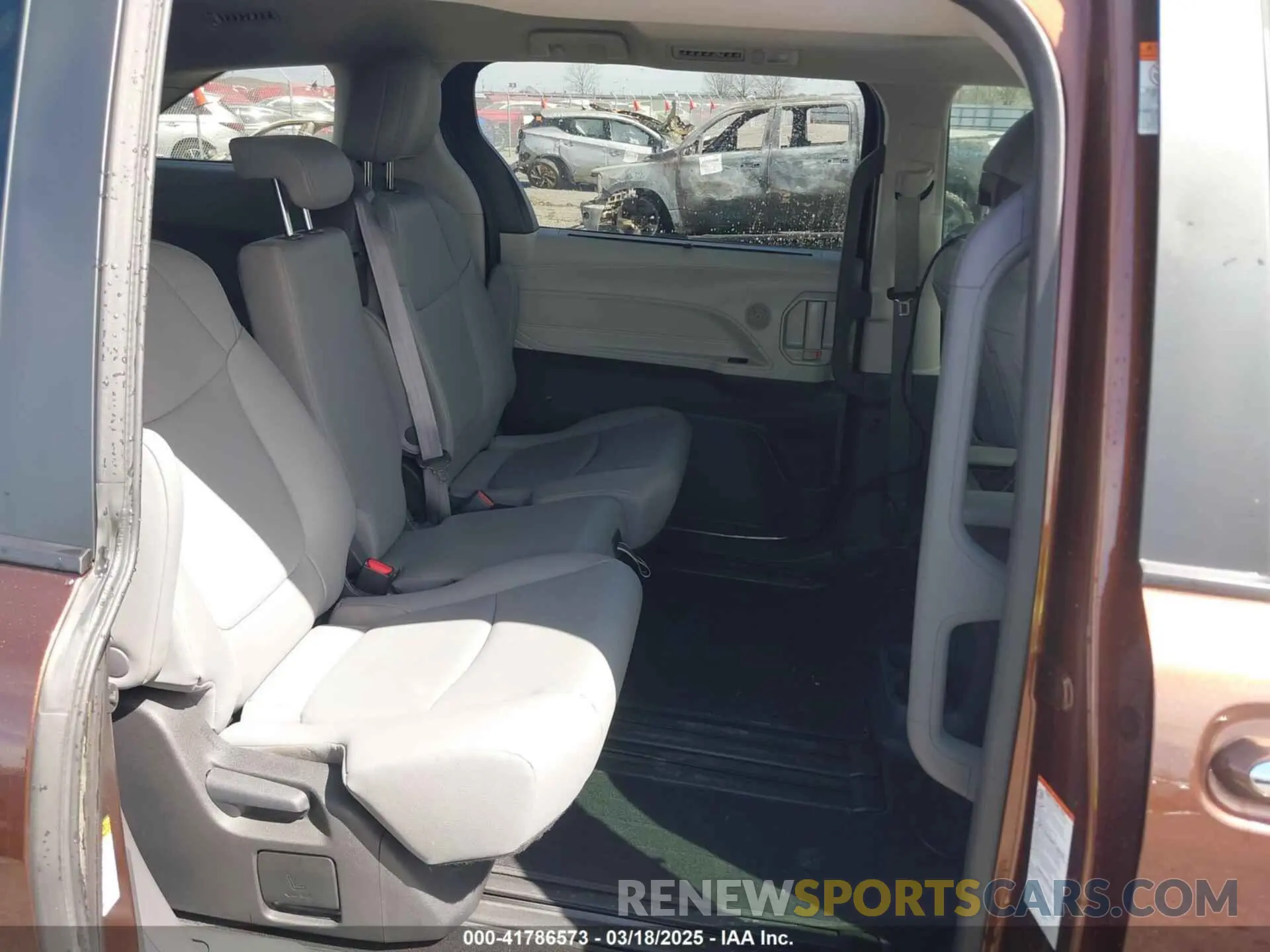 8 Photograph of a damaged car 5TDJRKEC2PS150448 TOYOTA SIENNA 2023