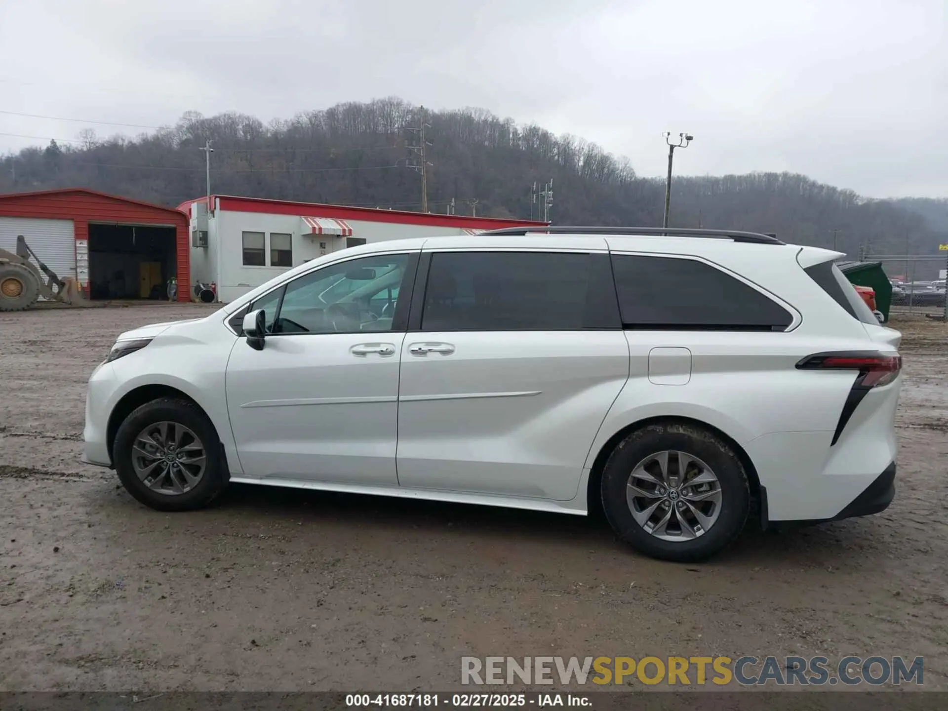14 Photograph of a damaged car 5TDJRKEC7PS157721 TOYOTA SIENNA 2023