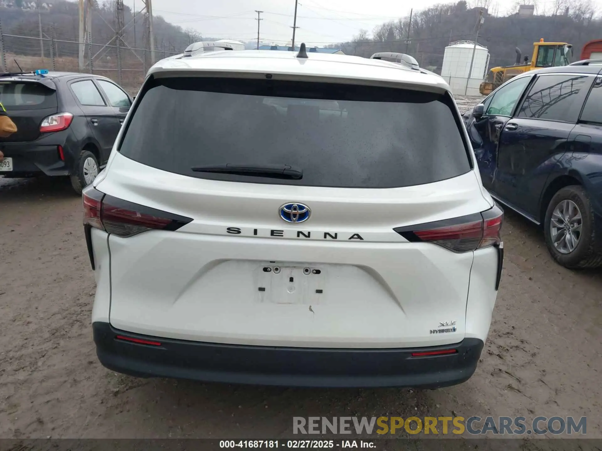 16 Photograph of a damaged car 5TDJRKEC7PS157721 TOYOTA SIENNA 2023