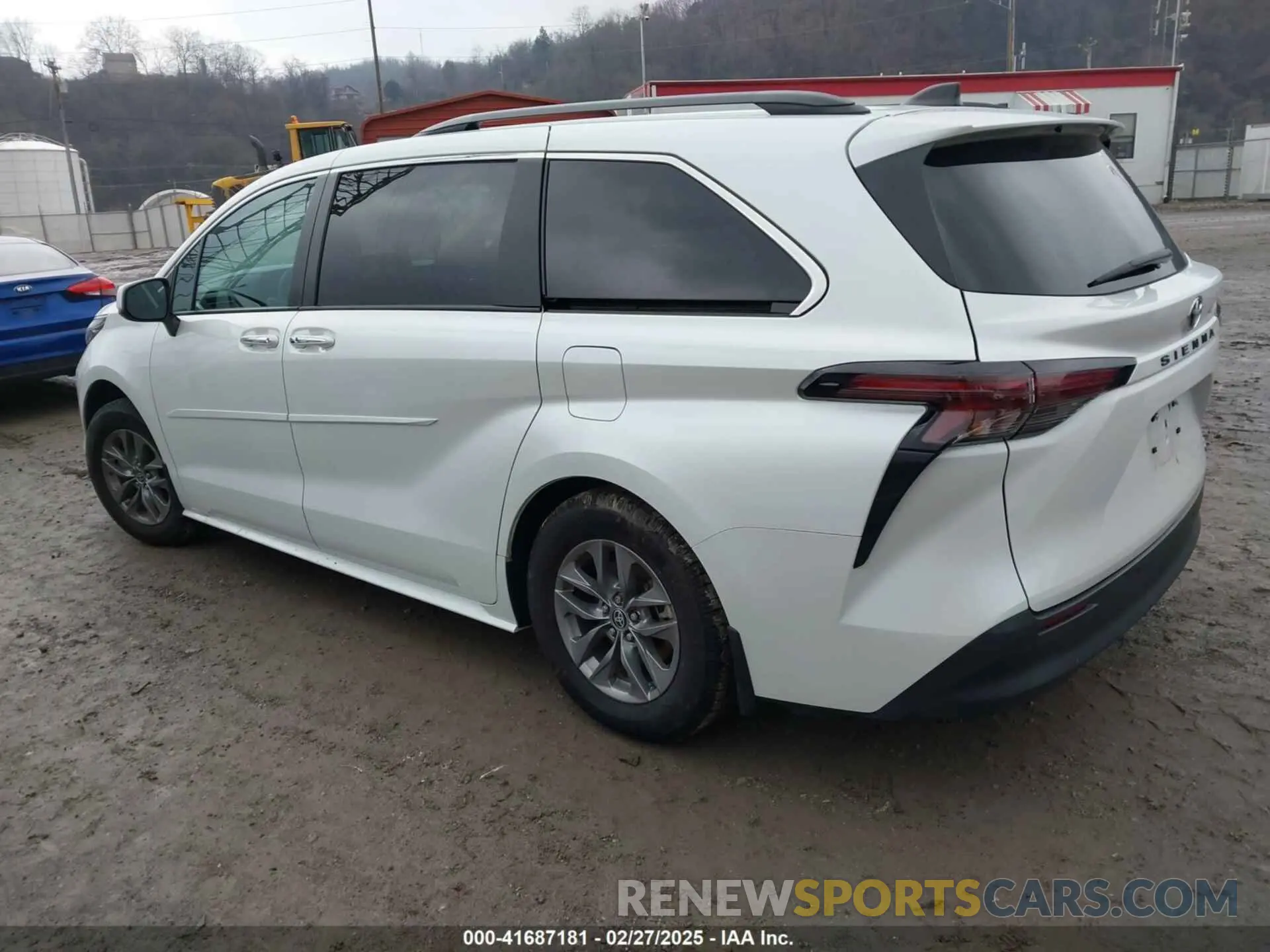3 Photograph of a damaged car 5TDJRKEC7PS157721 TOYOTA SIENNA 2023