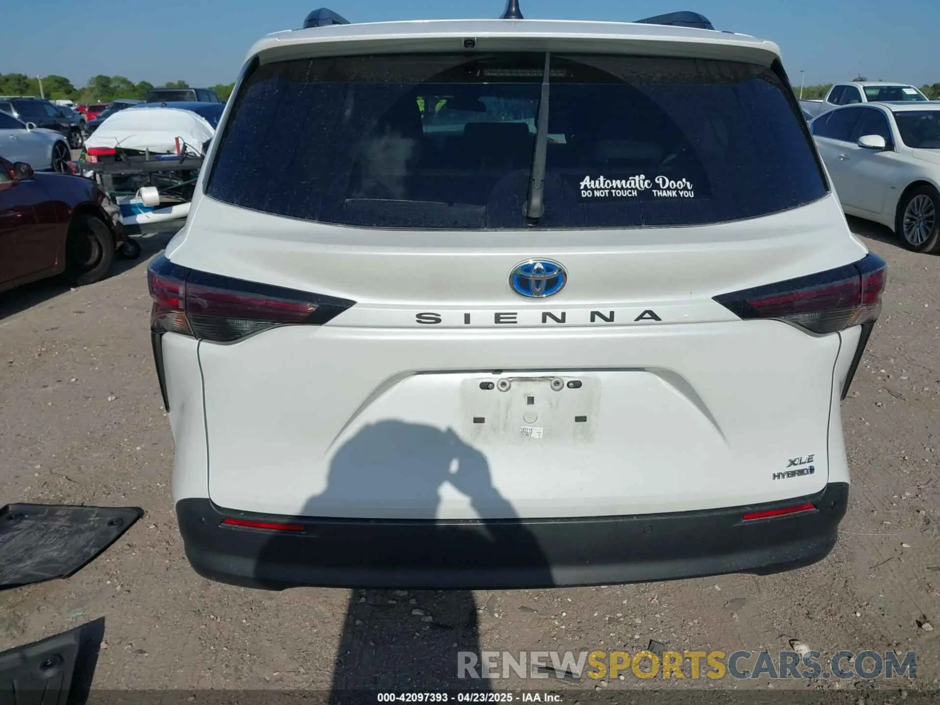 17 Photograph of a damaged car 5TDJRKEC7PS163115 TOYOTA SIENNA 2023