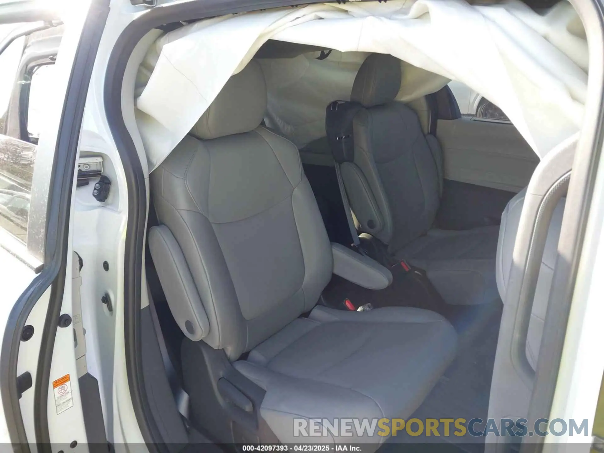 8 Photograph of a damaged car 5TDJRKEC7PS163115 TOYOTA SIENNA 2023