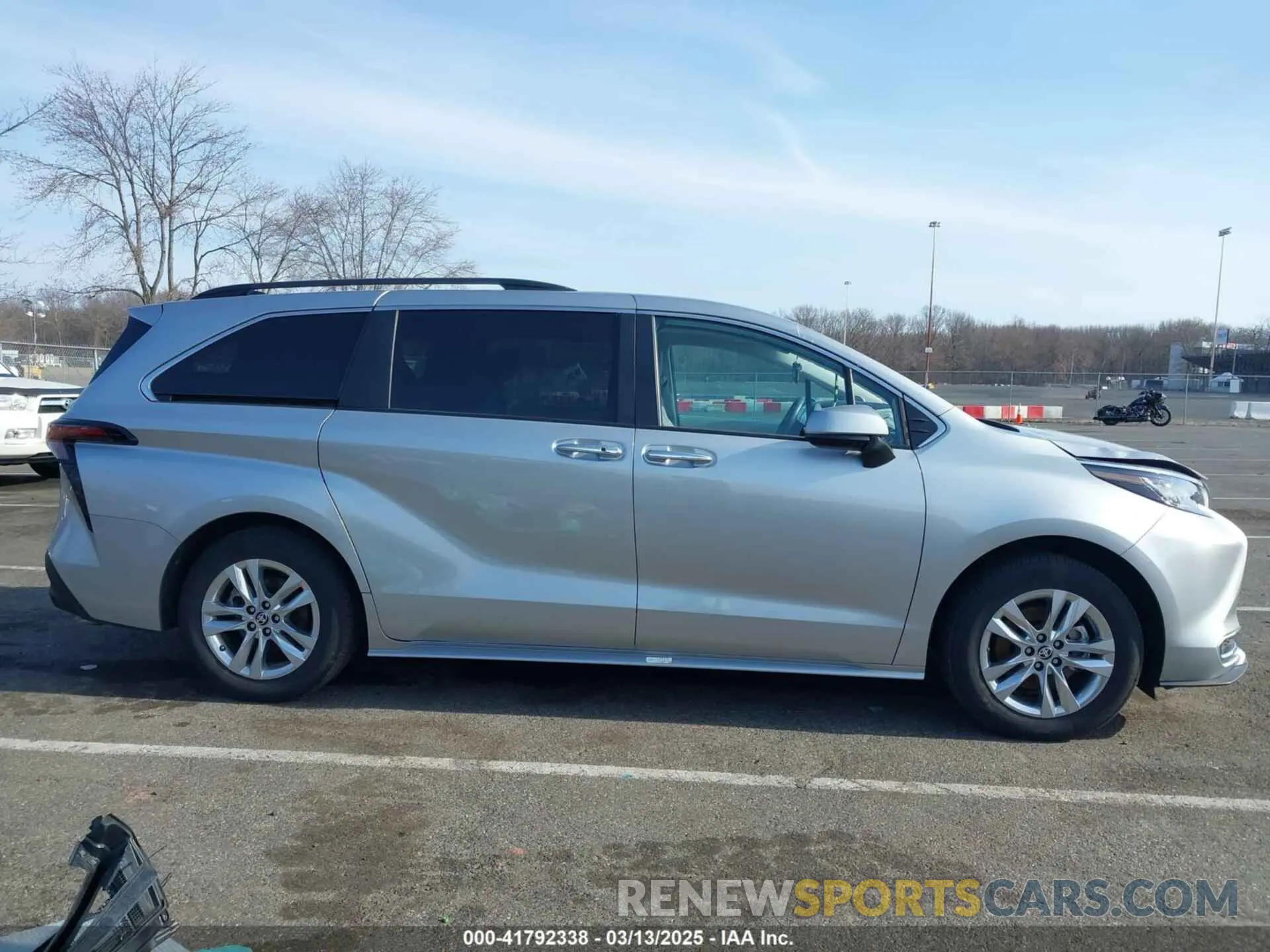 13 Photograph of a damaged car 5TDJSKFC5PS106883 TOYOTA SIENNA 2023