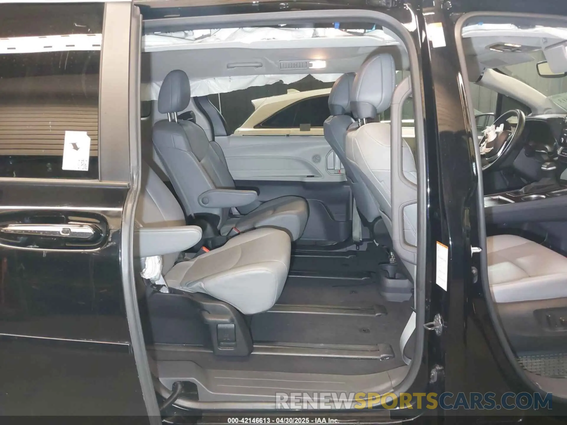 8 Photograph of a damaged car 5TDJSKFC7PS094770 TOYOTA SIENNA 2023