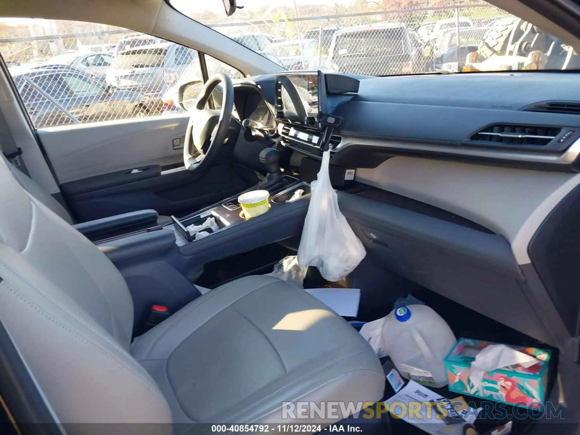 5 Photograph of a damaged car 5TDKRKEC1PS139462 TOYOTA SIENNA 2023