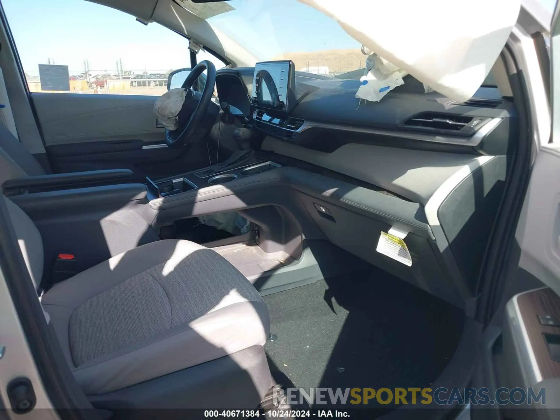 5 Photograph of a damaged car 5TDKRKEC5PS150108 TOYOTA SIENNA 2023