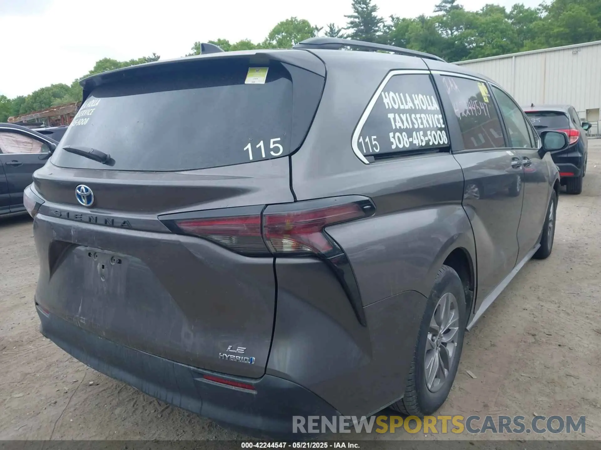 4 Photograph of a damaged car 5TDKRKEC6PS157035 TOYOTA SIENNA 2023