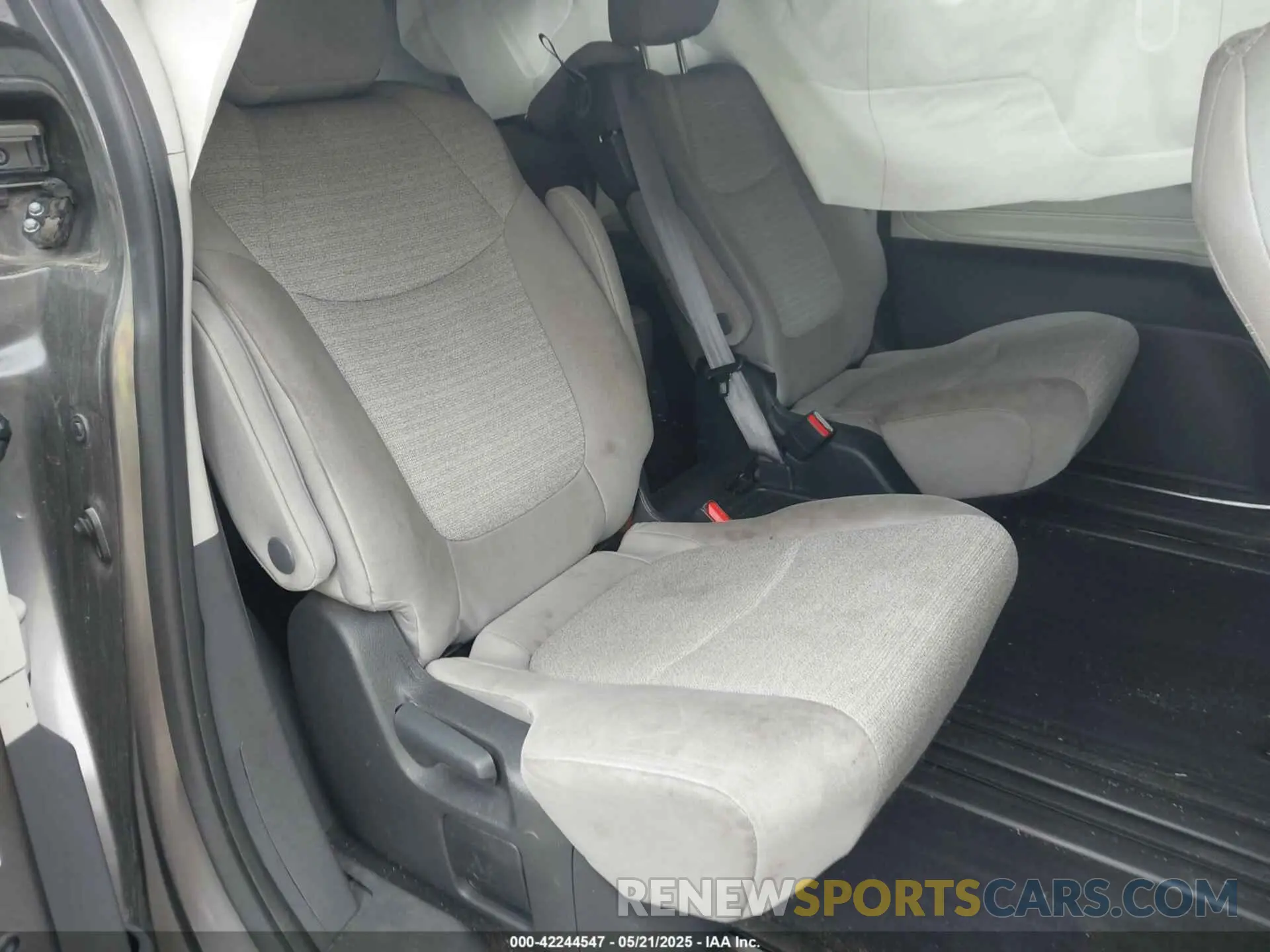 8 Photograph of a damaged car 5TDKRKEC6PS157035 TOYOTA SIENNA 2023