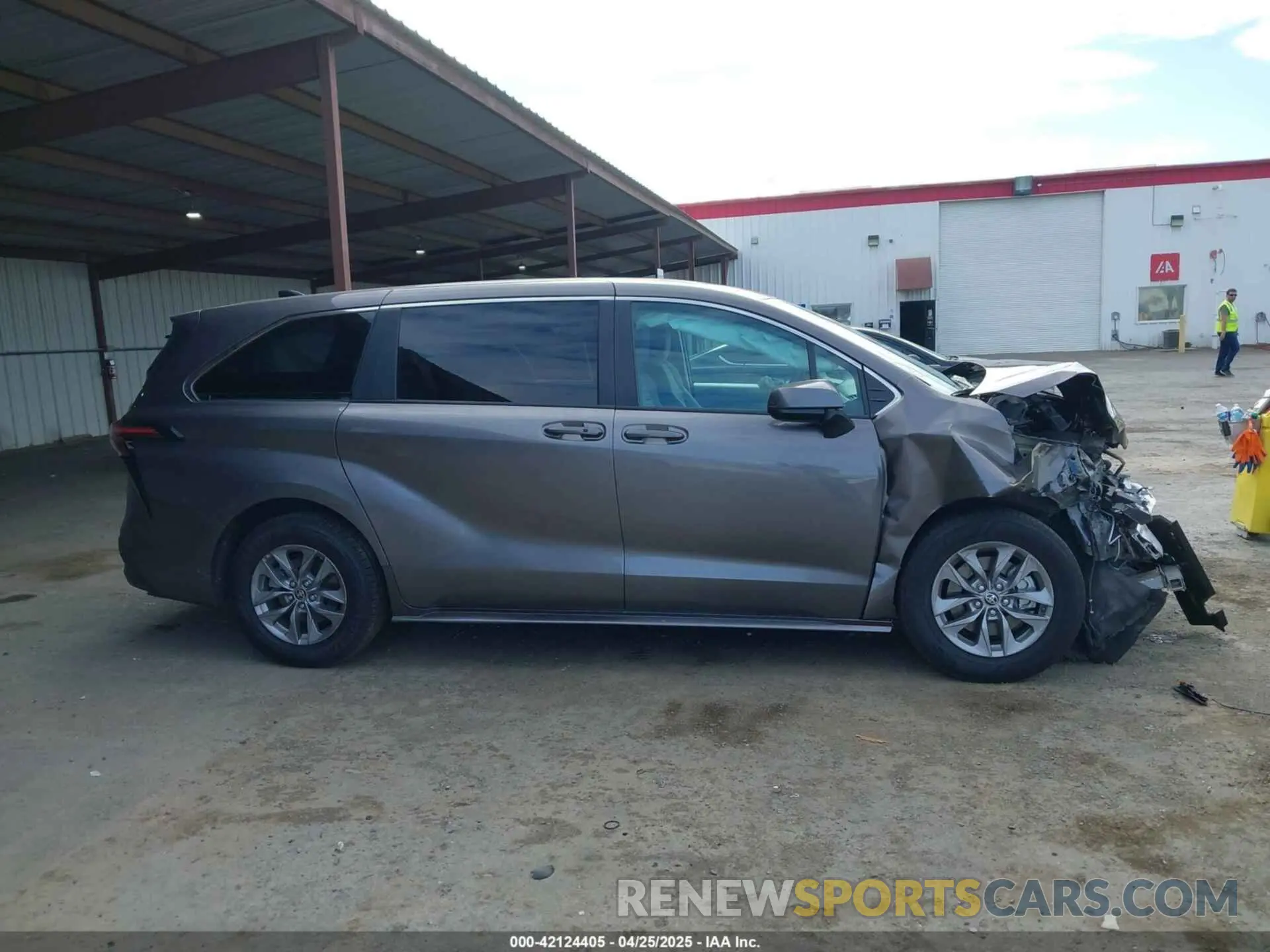 14 Photograph of a damaged car 5TDKRKEC6PS157598 TOYOTA SIENNA 2023