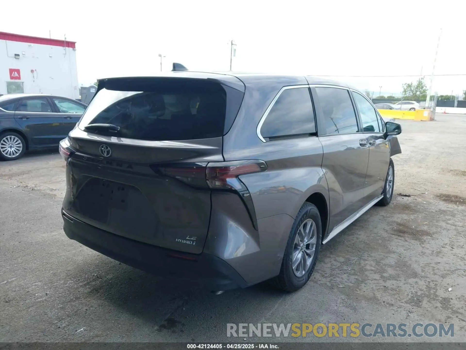 4 Photograph of a damaged car 5TDKRKEC6PS157598 TOYOTA SIENNA 2023