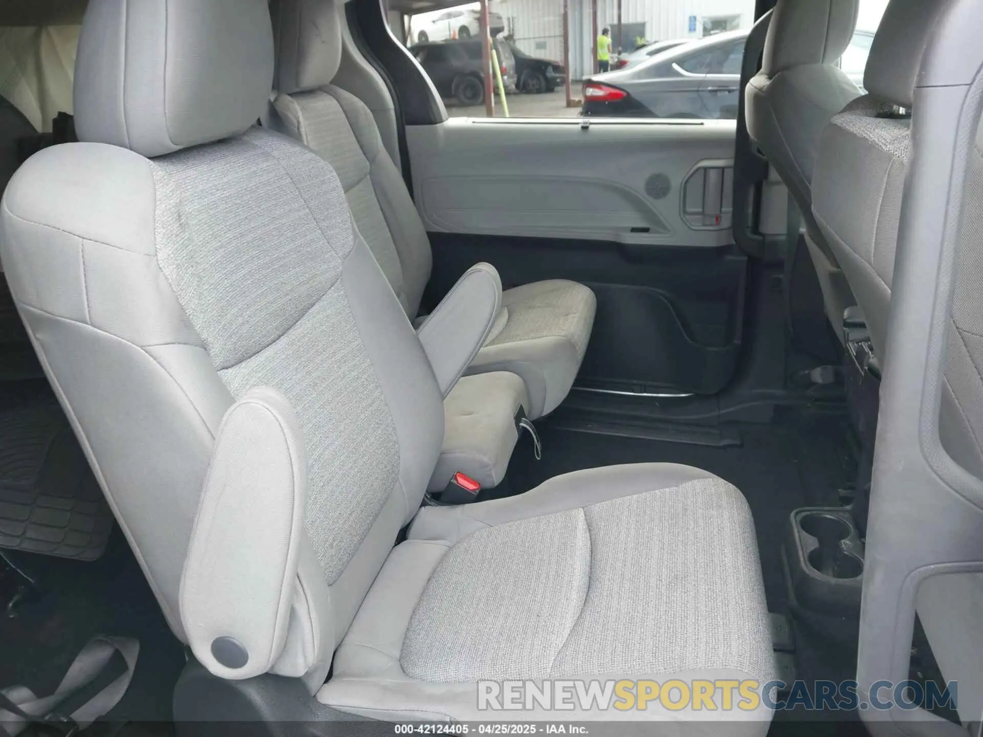 8 Photograph of a damaged car 5TDKRKEC6PS157598 TOYOTA SIENNA 2023