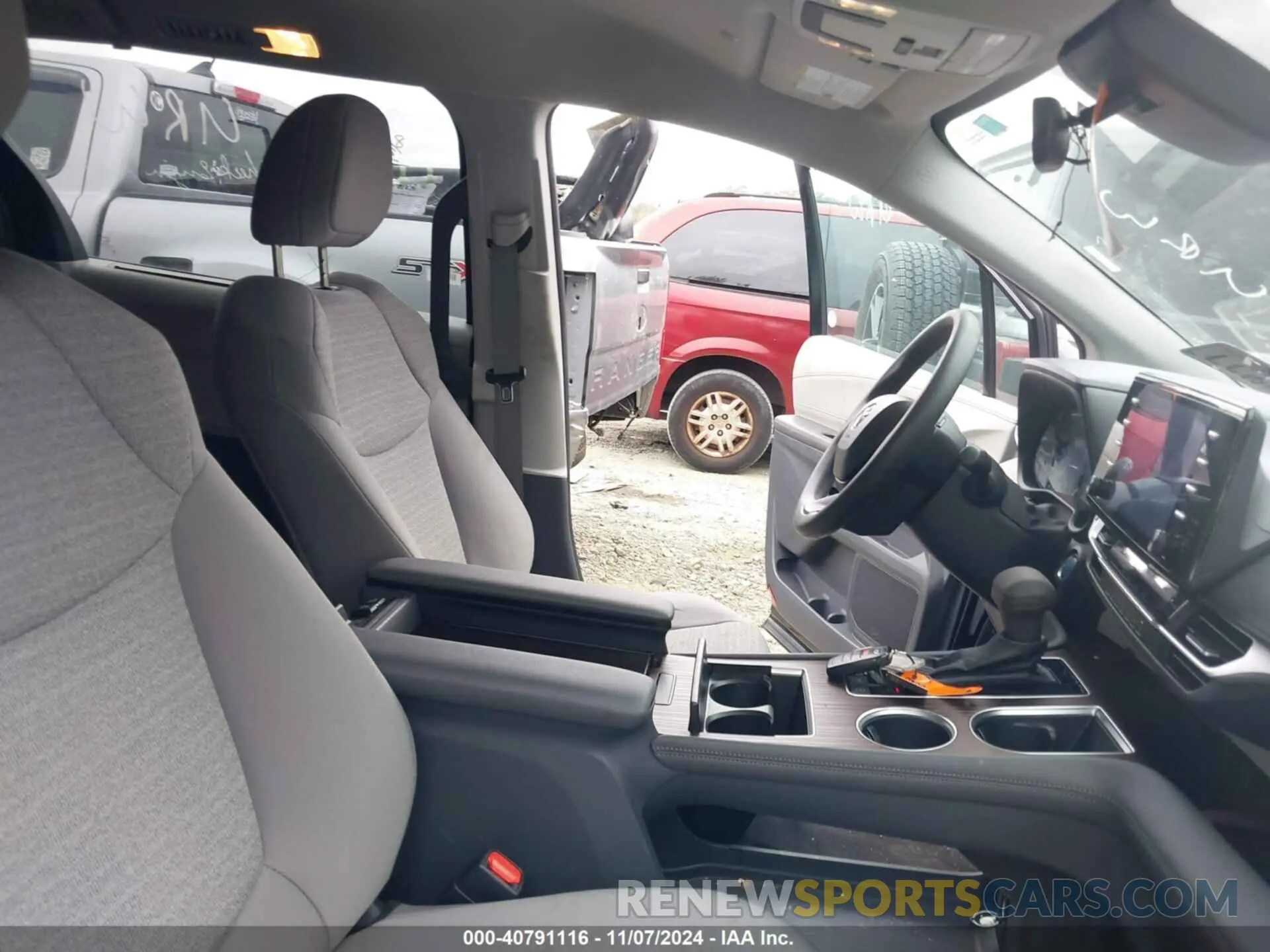 5 Photograph of a damaged car 5TDKRKEC9PS163380 TOYOTA SIENNA 2023