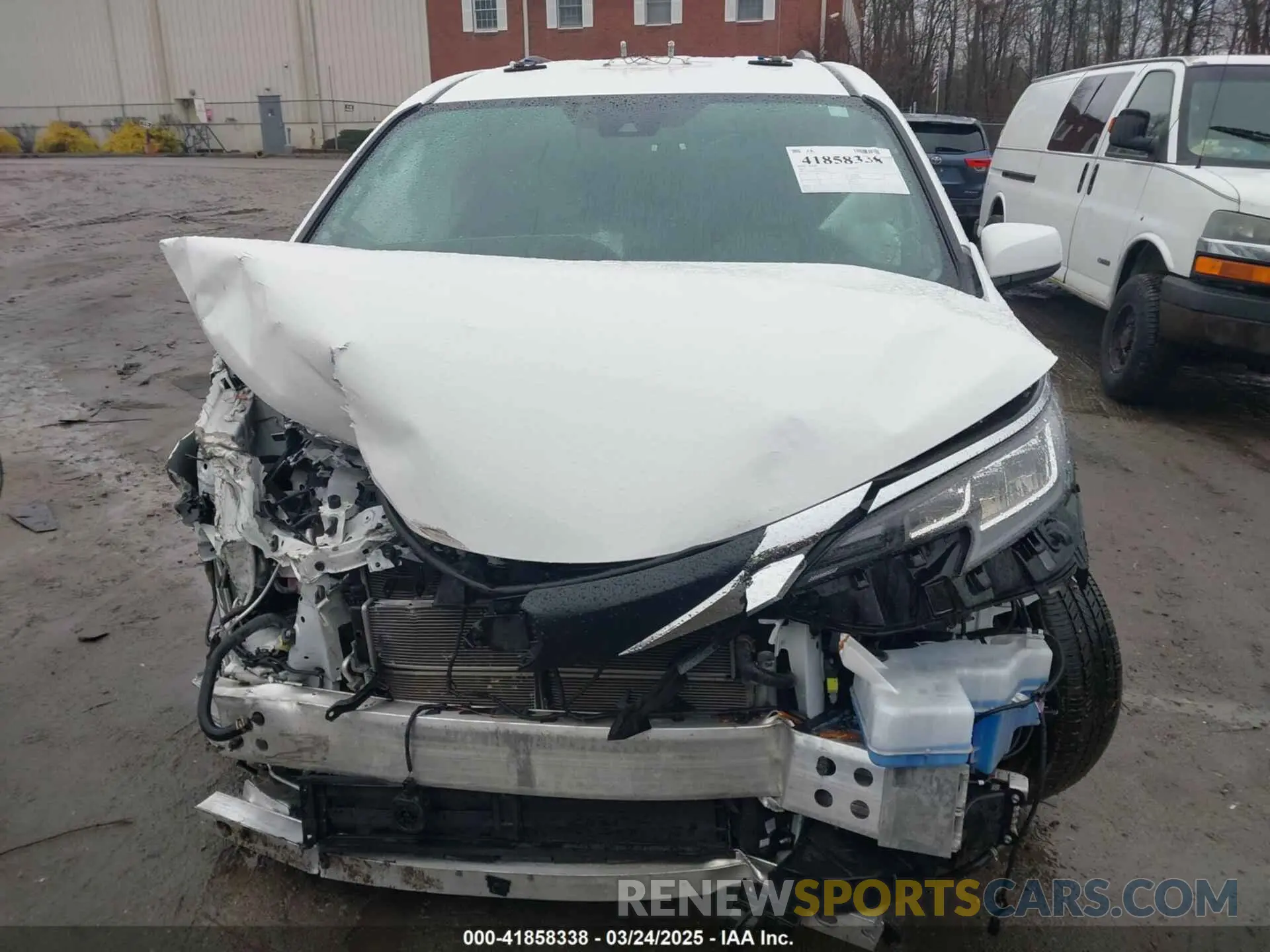 13 Photograph of a damaged car 5TDKSKFC0PS077118 TOYOTA SIENNA 2023