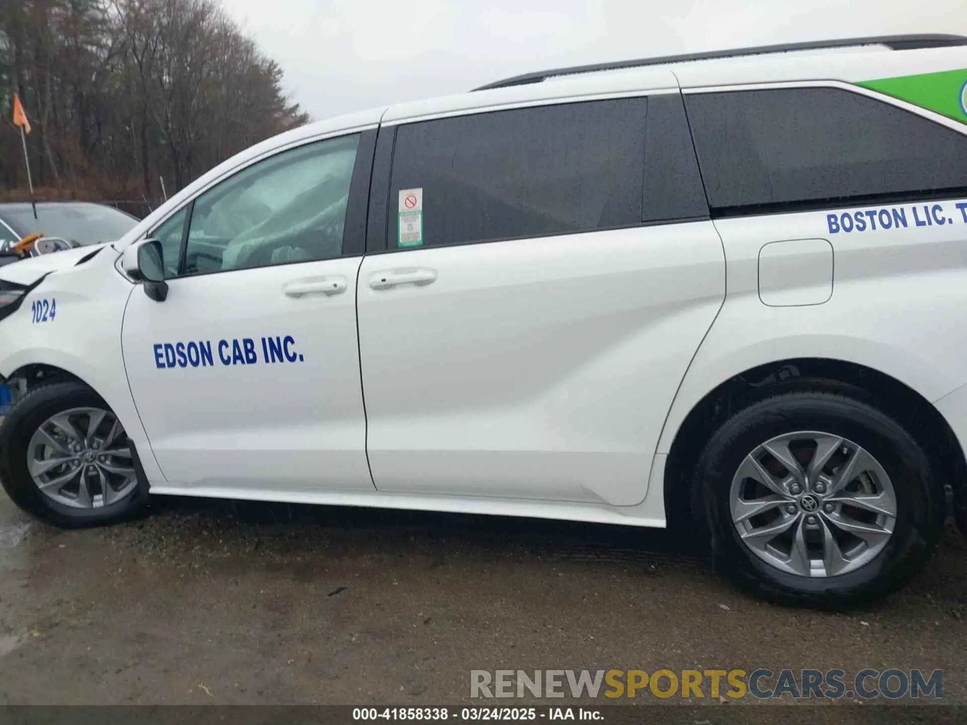 15 Photograph of a damaged car 5TDKSKFC0PS077118 TOYOTA SIENNA 2023