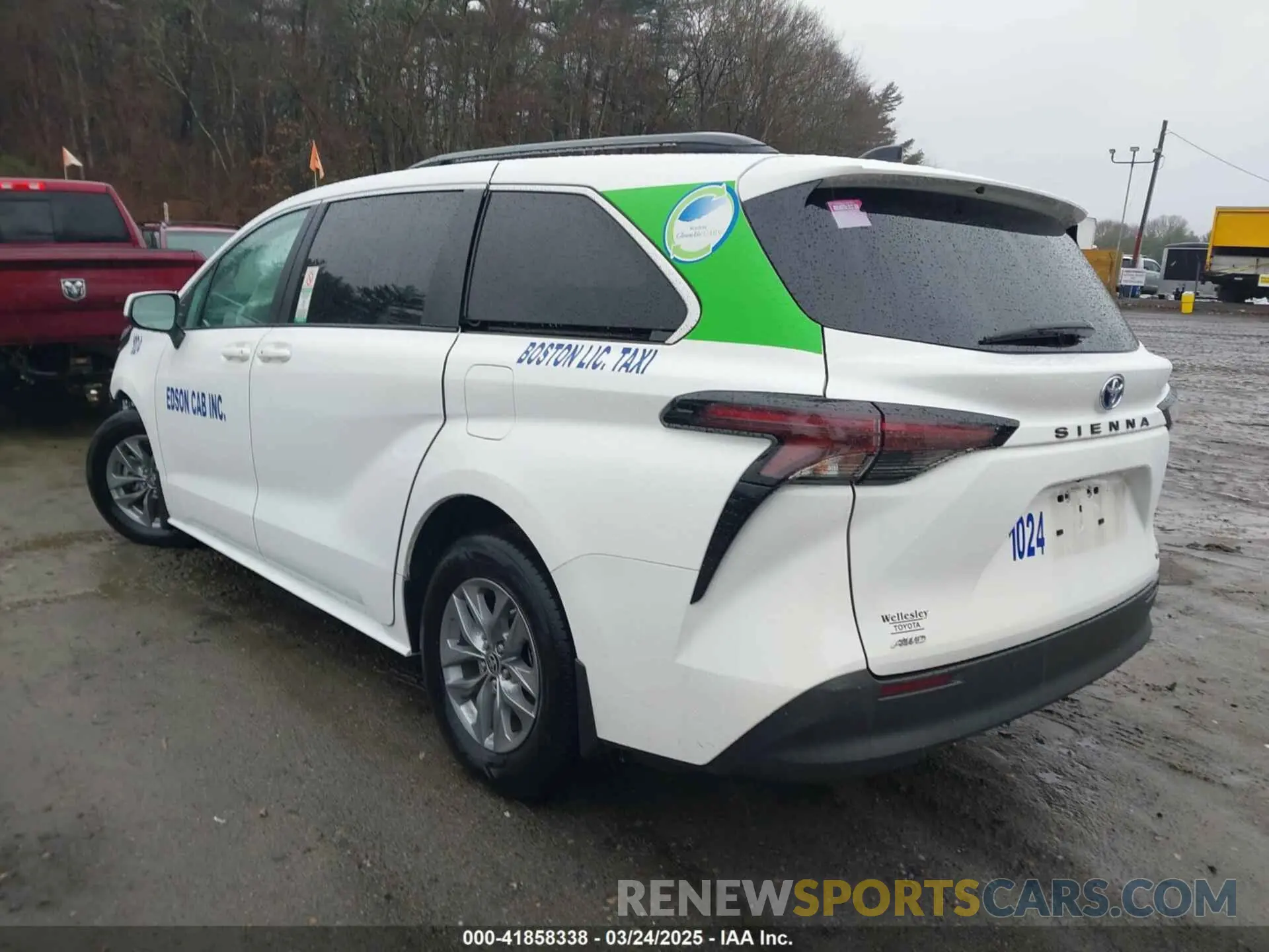 3 Photograph of a damaged car 5TDKSKFC0PS077118 TOYOTA SIENNA 2023