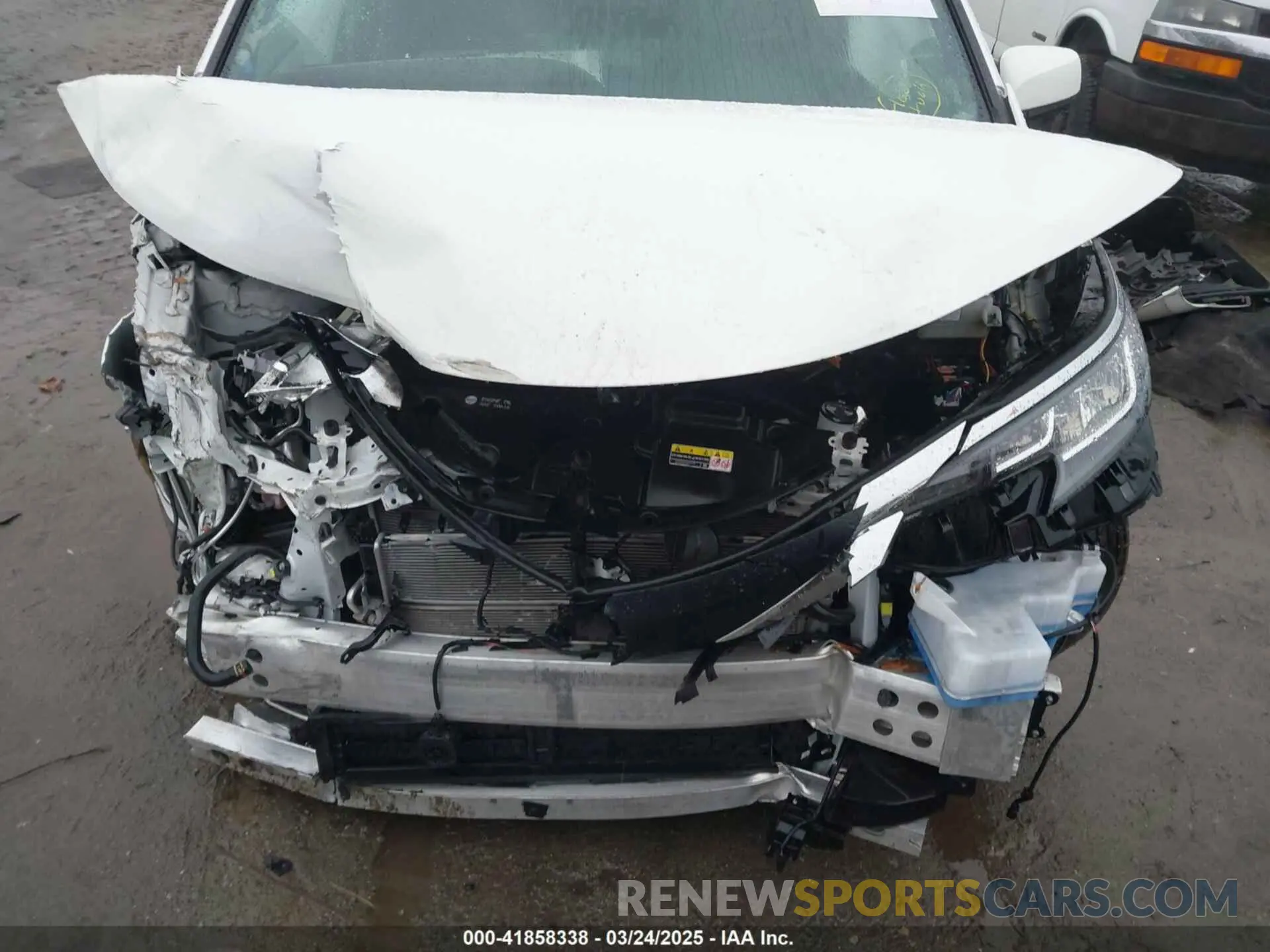 6 Photograph of a damaged car 5TDKSKFC0PS077118 TOYOTA SIENNA 2023