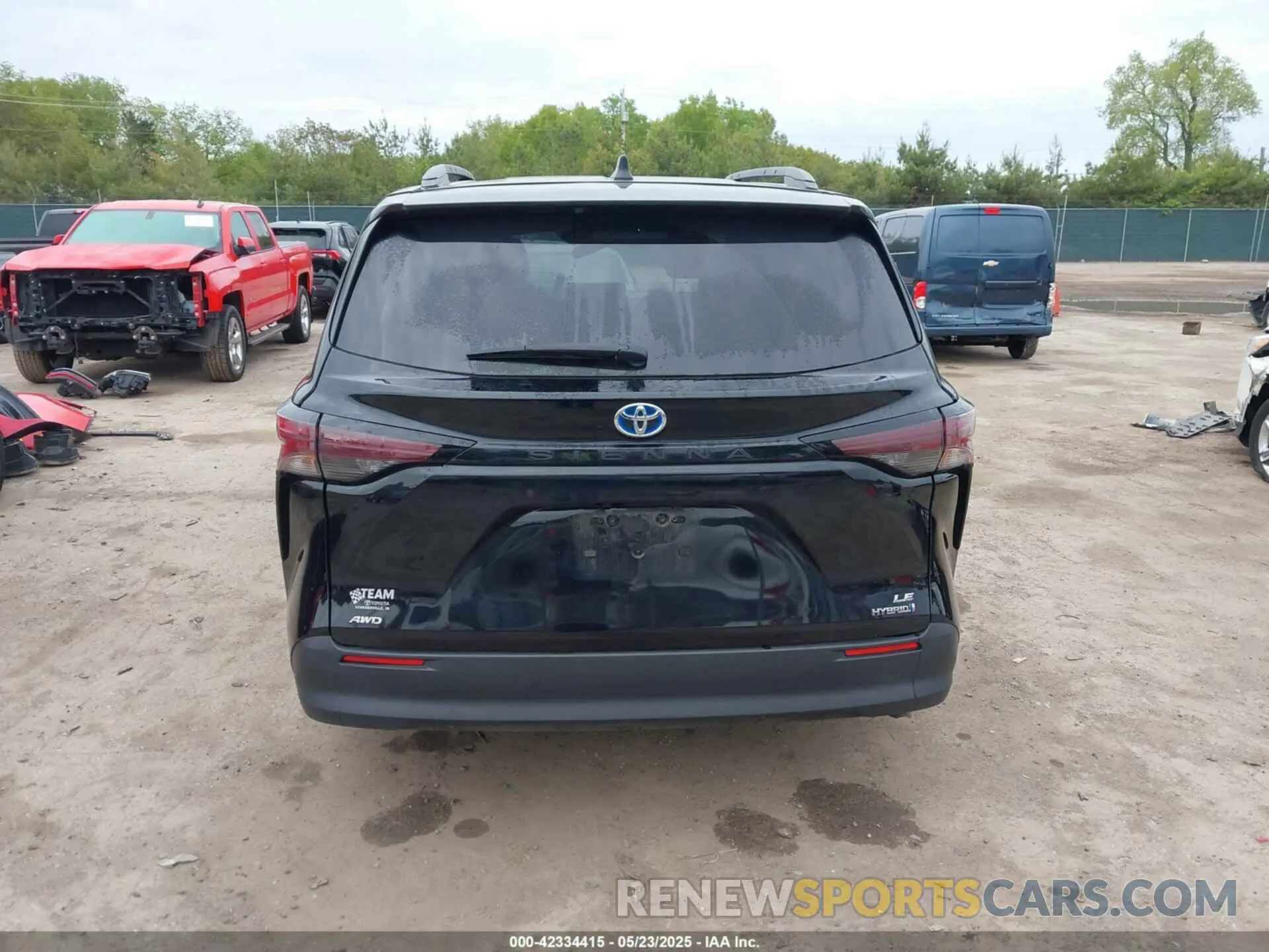 15 Photograph of a damaged car 5TDKSKFC2PS084975 TOYOTA SIENNA 2023