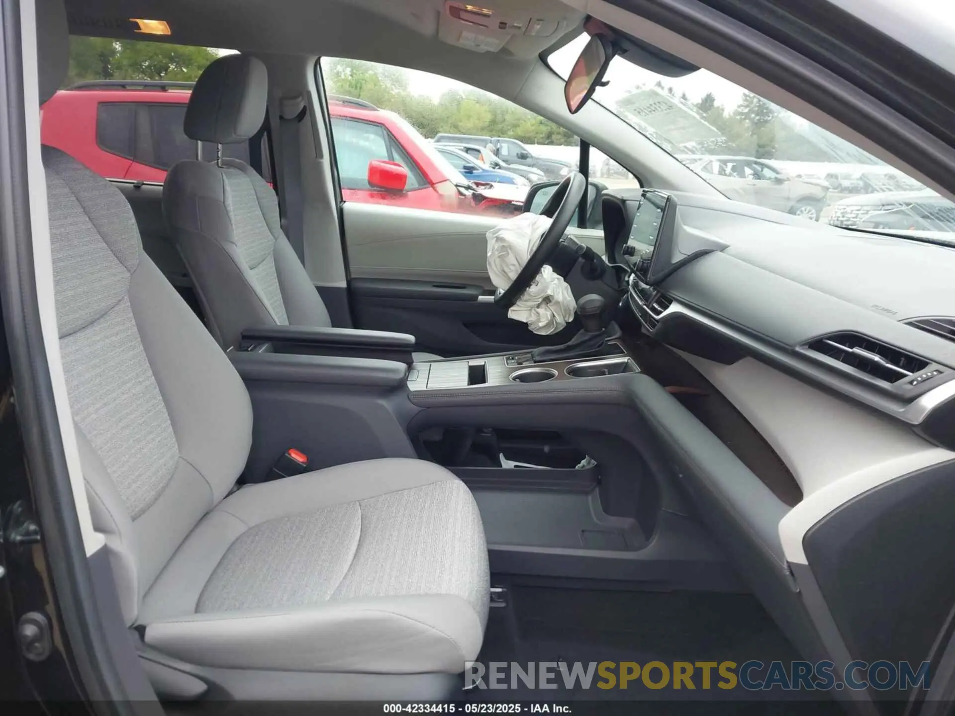 5 Photograph of a damaged car 5TDKSKFC2PS084975 TOYOTA SIENNA 2023