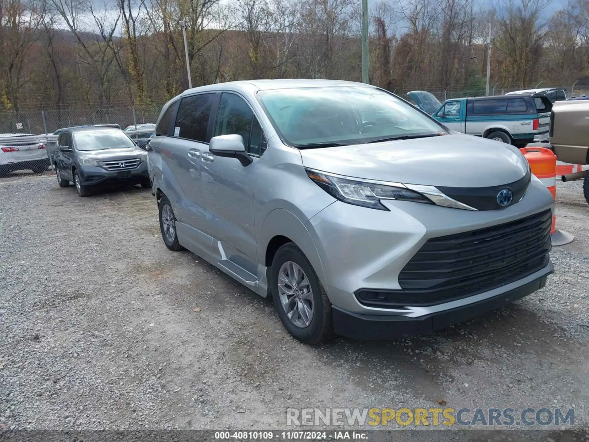 1 Photograph of a damaged car 5TDKSKFC2PS086354 TOYOTA SIENNA 2023