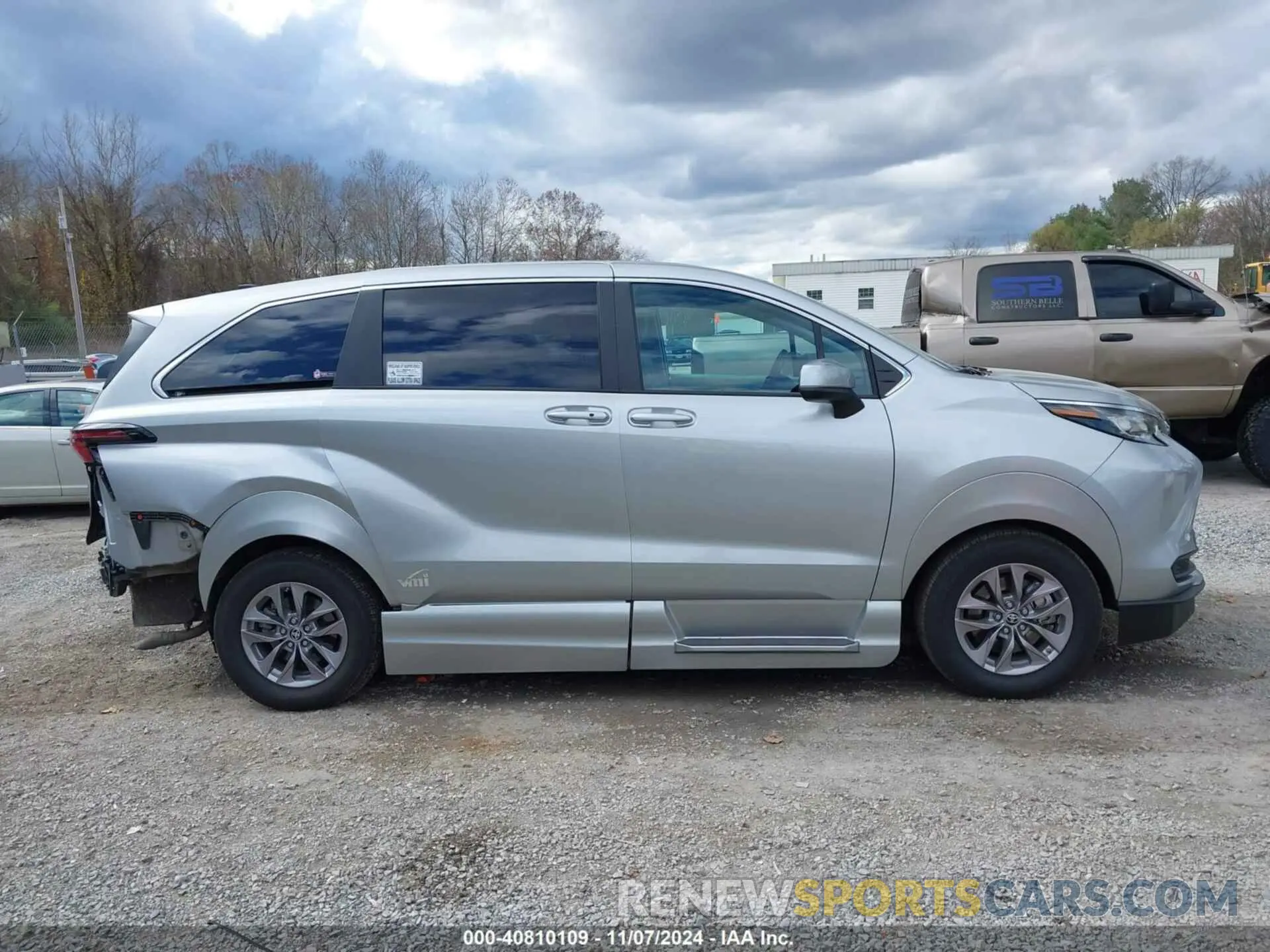 13 Photograph of a damaged car 5TDKSKFC2PS086354 TOYOTA SIENNA 2023