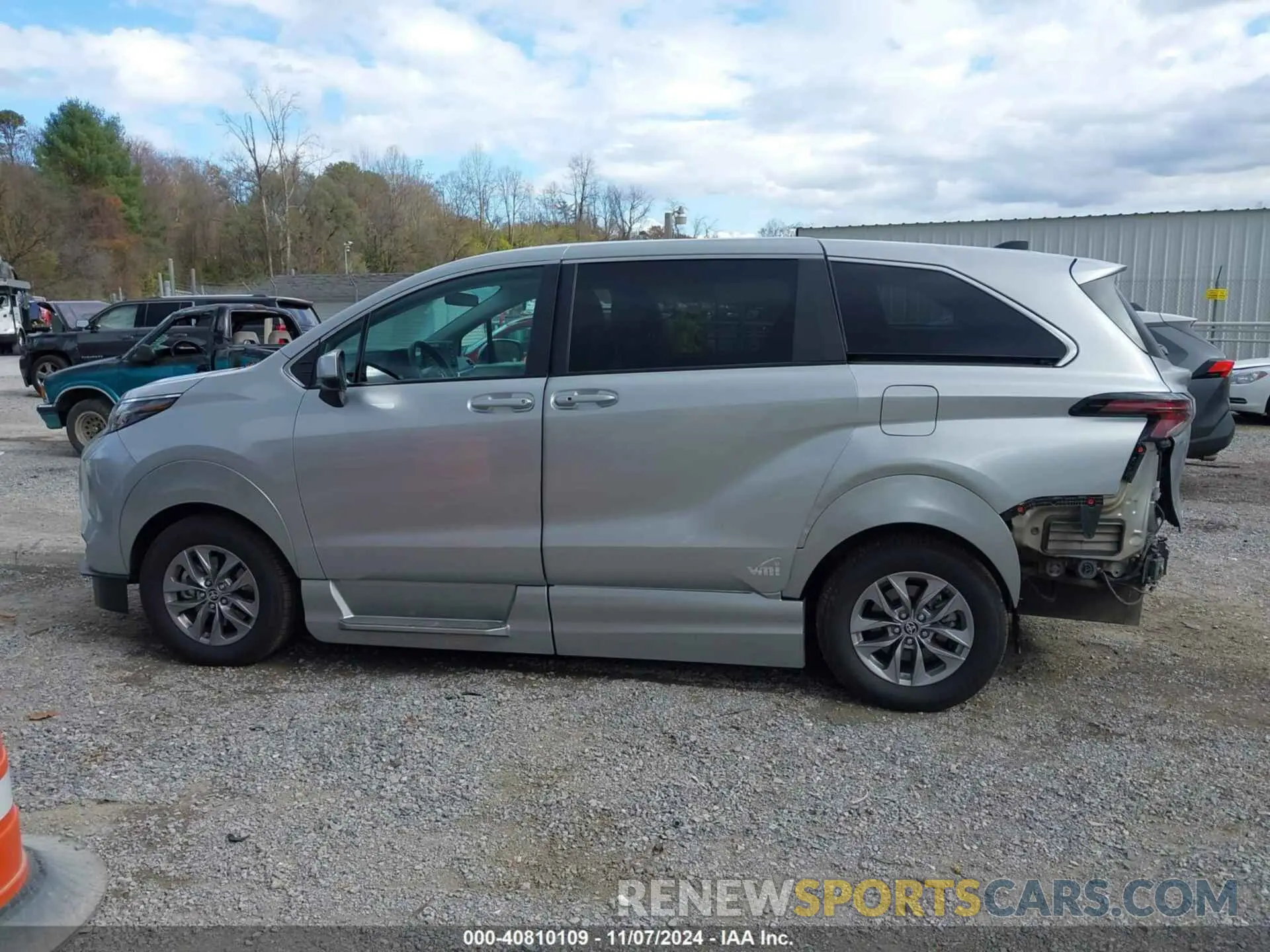 14 Photograph of a damaged car 5TDKSKFC2PS086354 TOYOTA SIENNA 2023