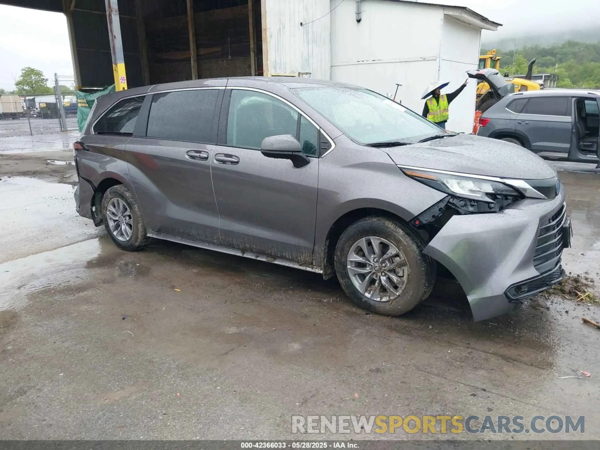 1 Photograph of a damaged car 5TDKSKFC2PS103895 TOYOTA SIENNA 2023