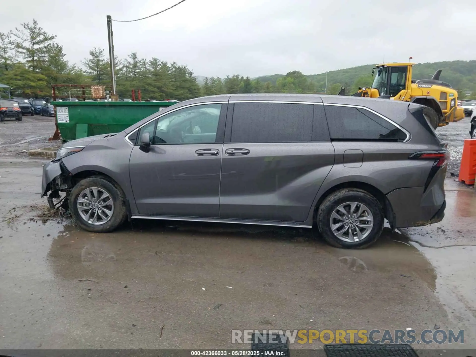 14 Photograph of a damaged car 5TDKSKFC2PS103895 TOYOTA SIENNA 2023