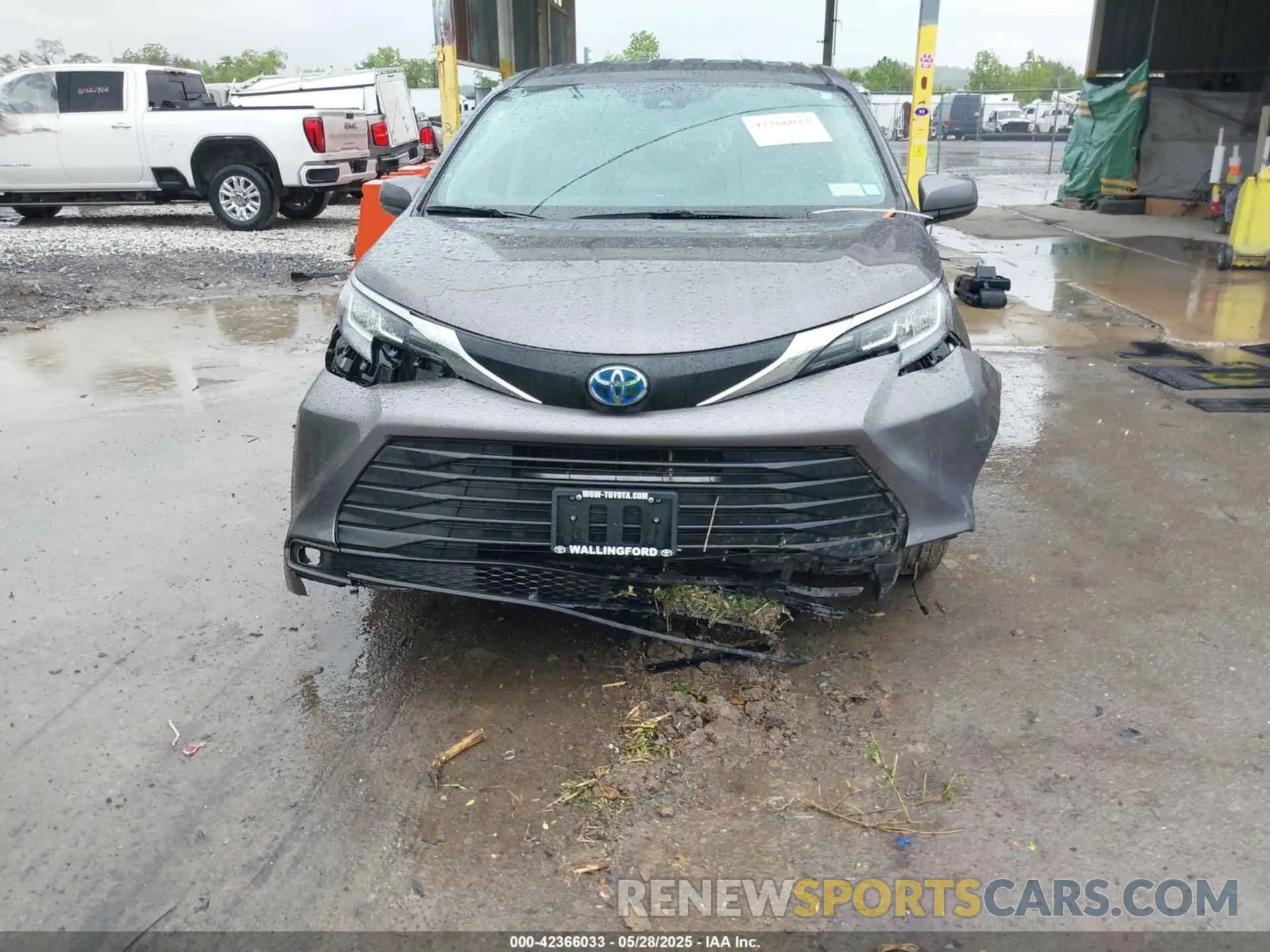 6 Photograph of a damaged car 5TDKSKFC2PS103895 TOYOTA SIENNA 2023