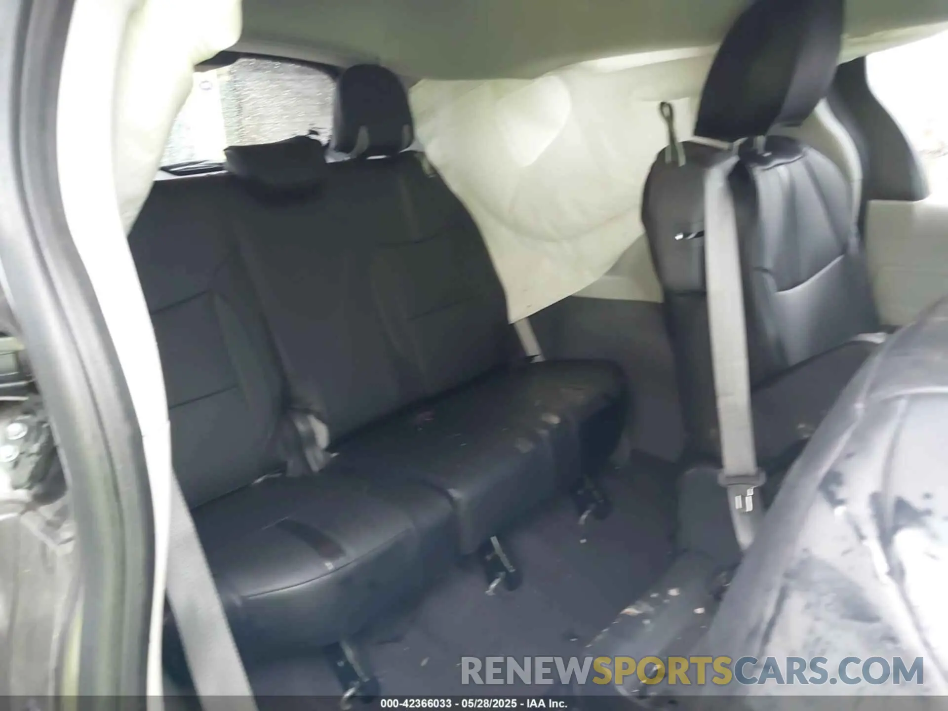 8 Photograph of a damaged car 5TDKSKFC2PS103895 TOYOTA SIENNA 2023