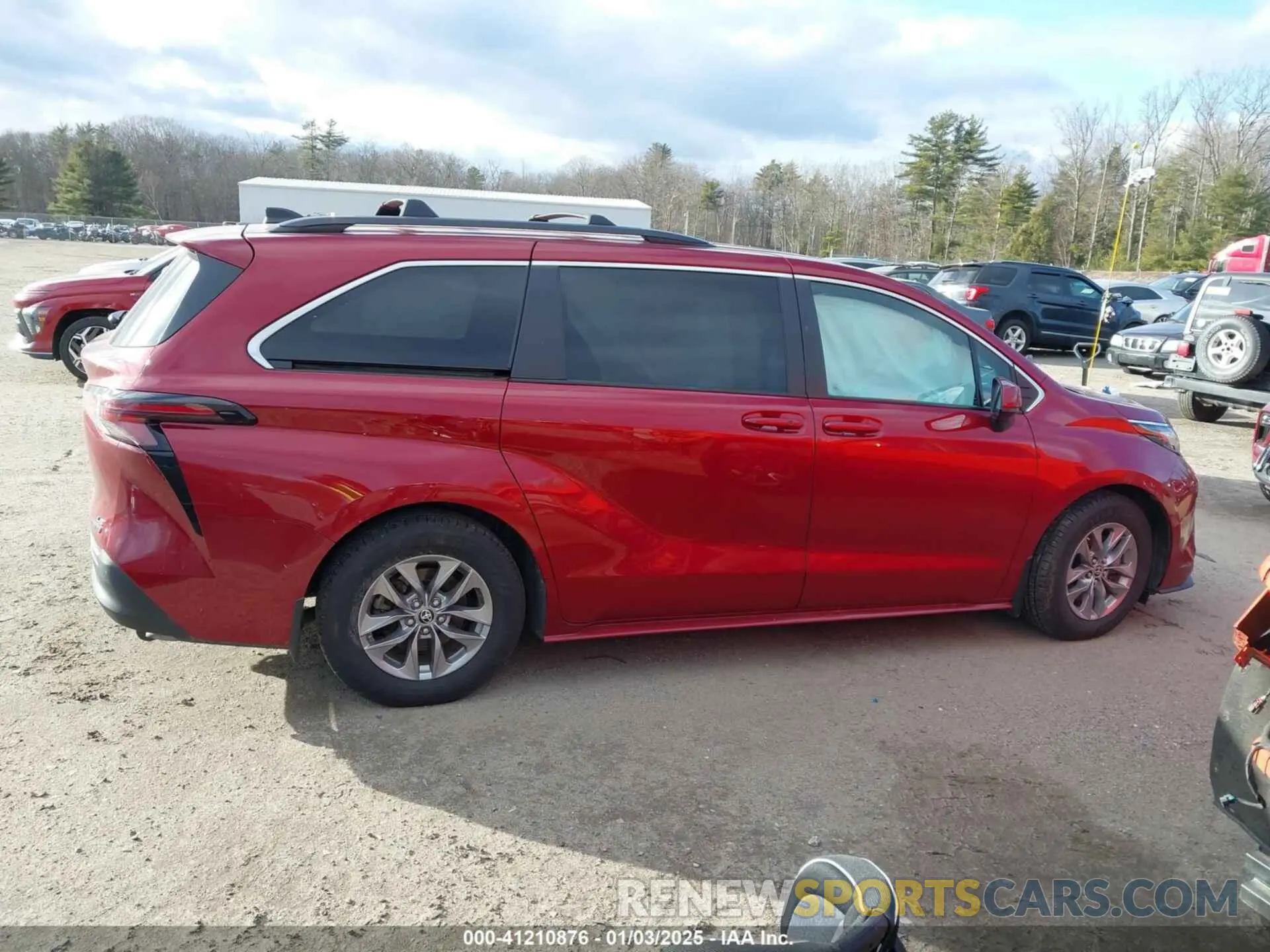 13 Photograph of a damaged car 5TDKSKFC5PS076093 TOYOTA SIENNA 2023