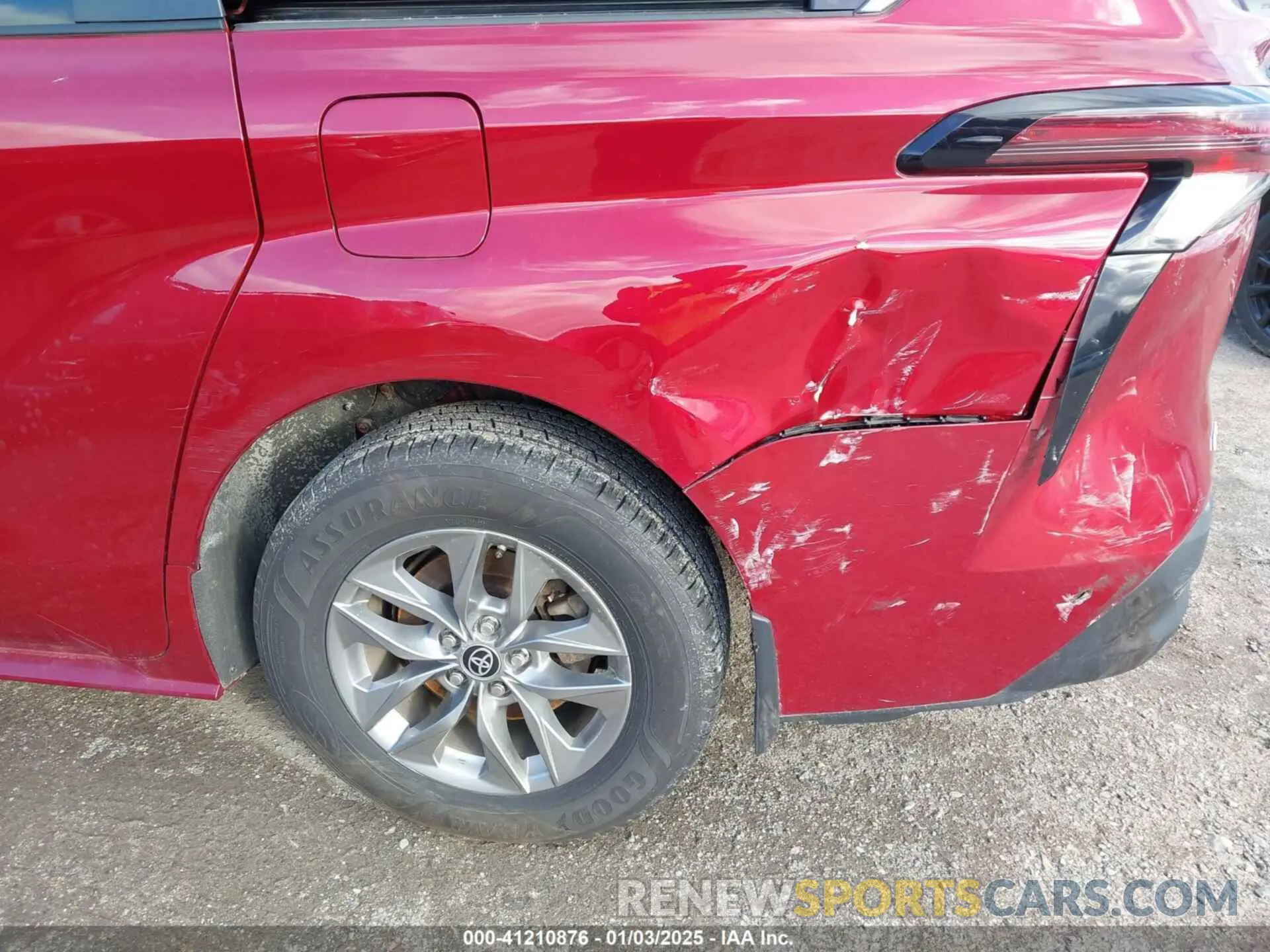 18 Photograph of a damaged car 5TDKSKFC5PS076093 TOYOTA SIENNA 2023