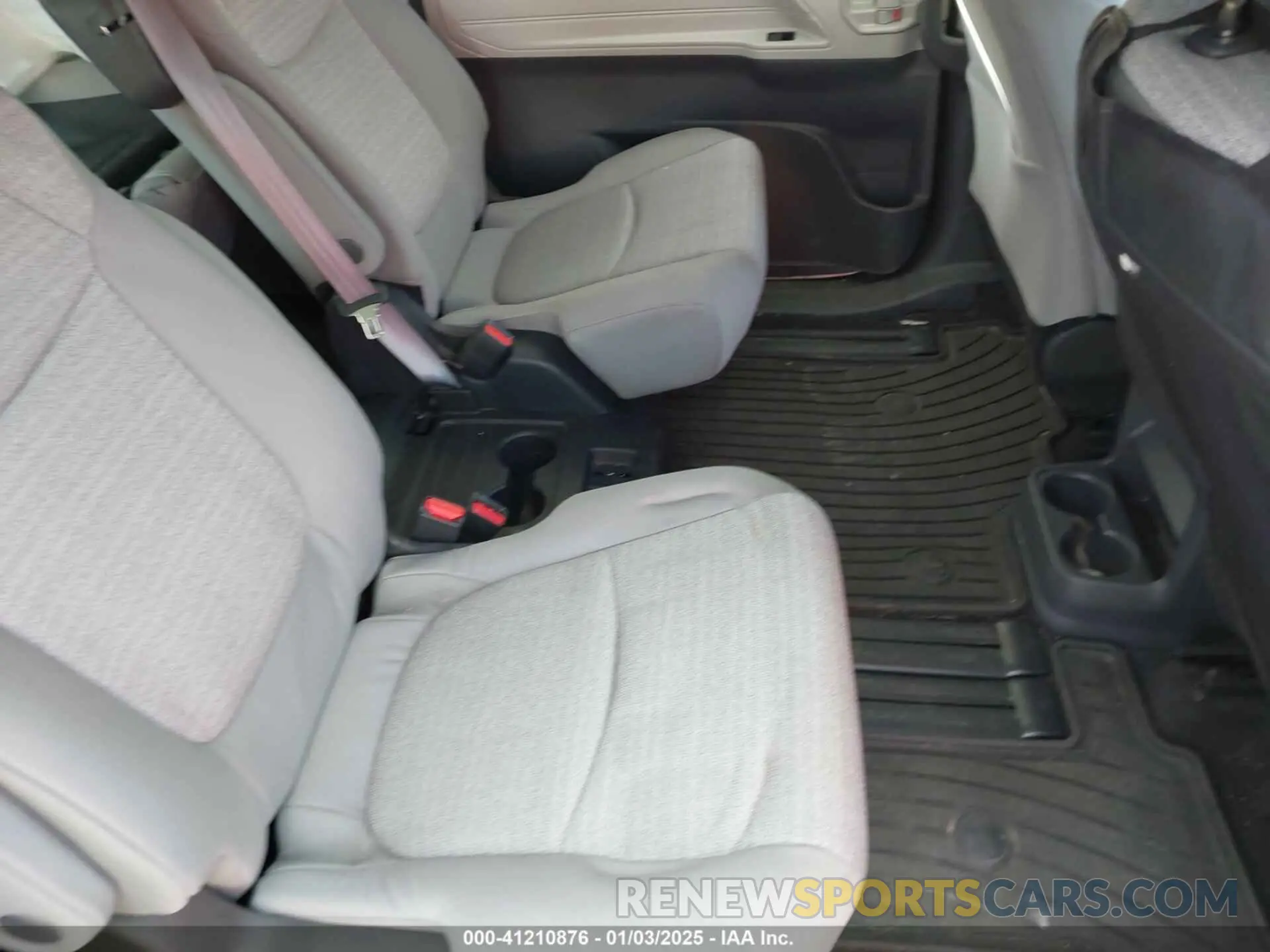 8 Photograph of a damaged car 5TDKSKFC5PS076093 TOYOTA SIENNA 2023