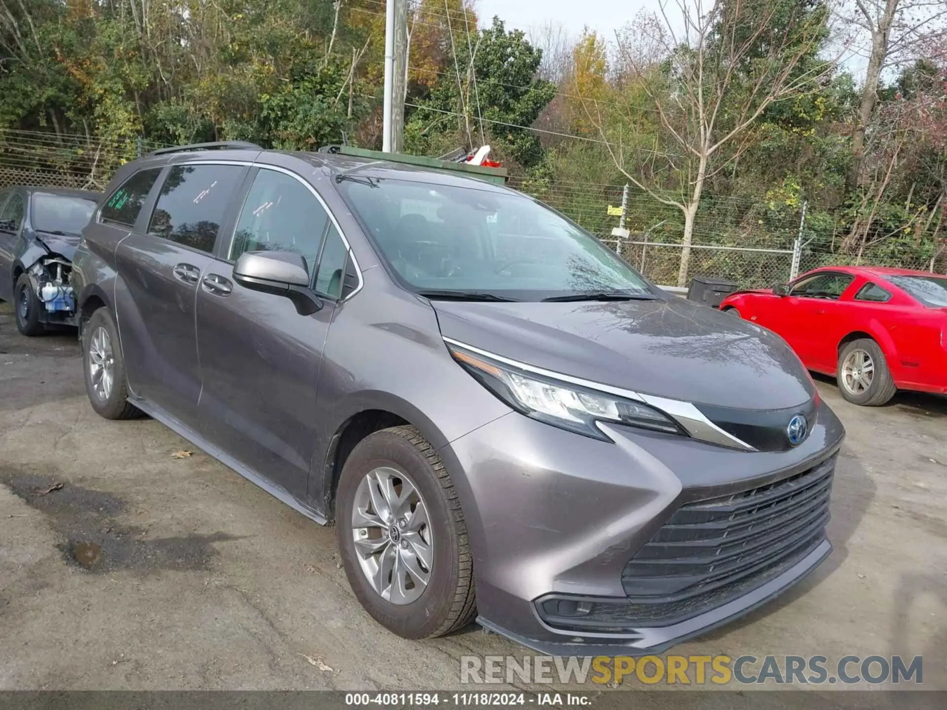 1 Photograph of a damaged car 5TDKSKFC8PS077495 TOYOTA SIENNA 2023
