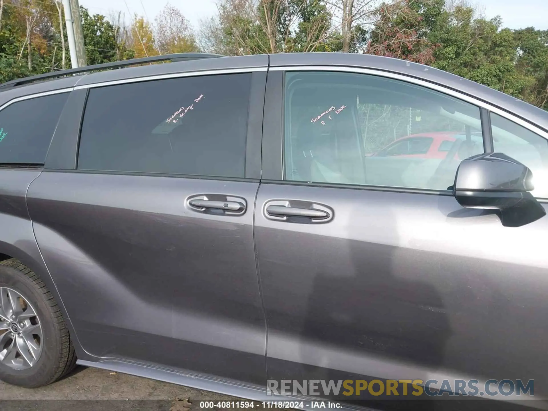 14 Photograph of a damaged car 5TDKSKFC8PS077495 TOYOTA SIENNA 2023