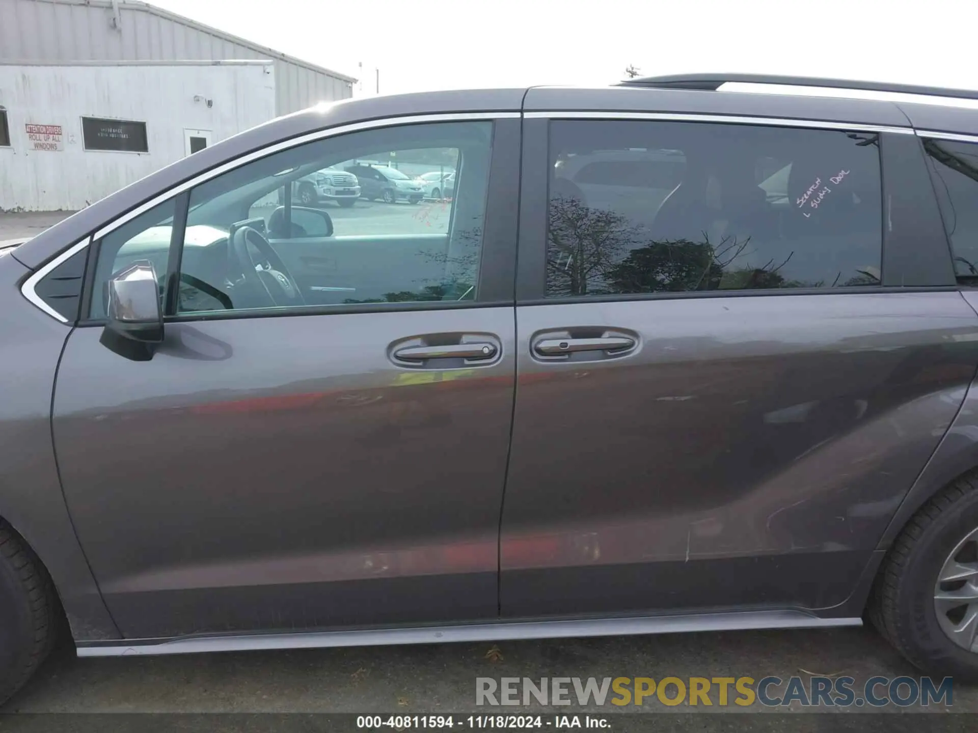 15 Photograph of a damaged car 5TDKSKFC8PS077495 TOYOTA SIENNA 2023