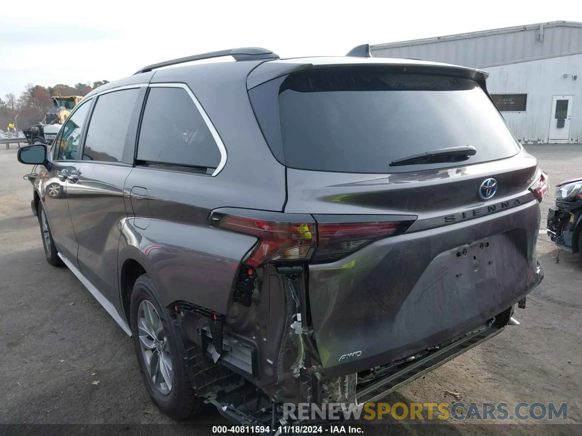 3 Photograph of a damaged car 5TDKSKFC8PS077495 TOYOTA SIENNA 2023