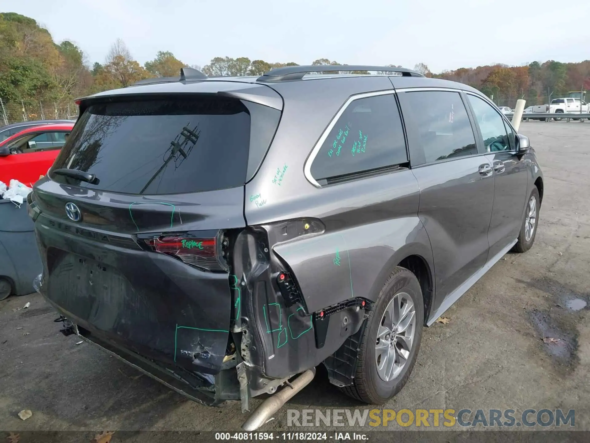 4 Photograph of a damaged car 5TDKSKFC8PS077495 TOYOTA SIENNA 2023