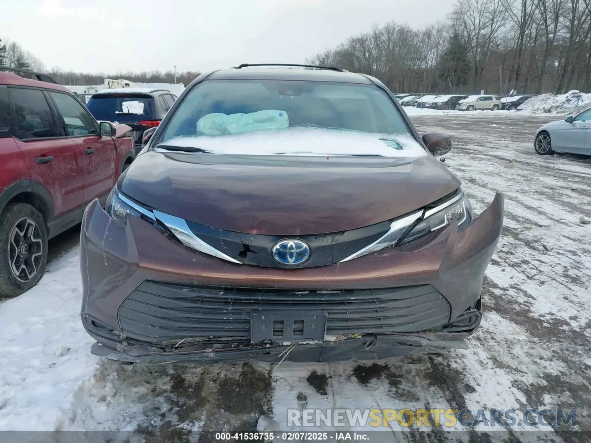12 Photograph of a damaged car 5TDKSKFCXPS079264 TOYOTA SIENNA 2023