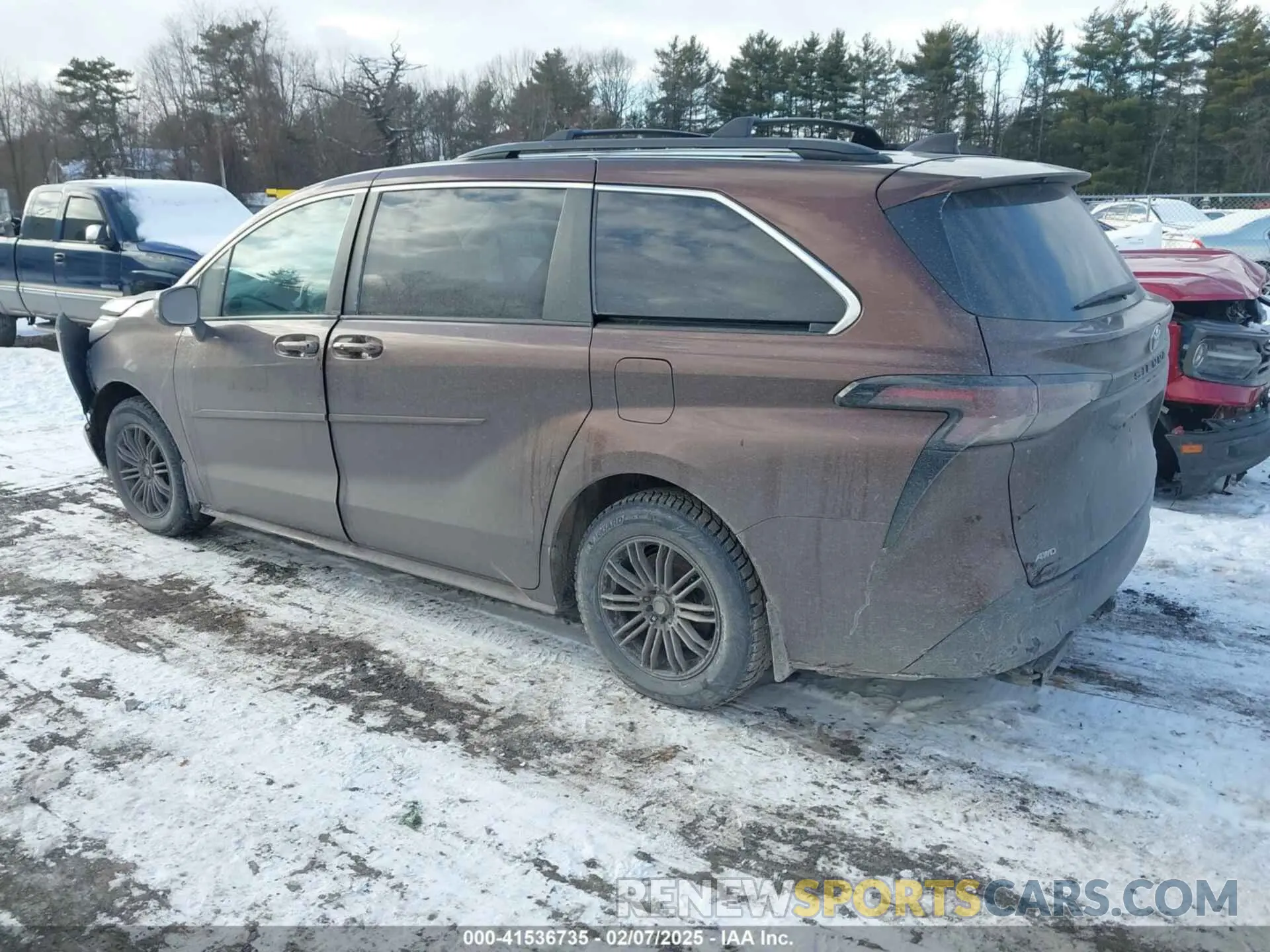 3 Photograph of a damaged car 5TDKSKFCXPS079264 TOYOTA SIENNA 2023